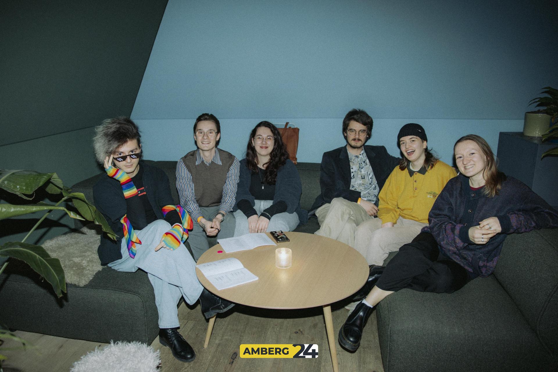 Die Fotoausstellung in der Skybar am Samstag. (Bild: Lolografie)