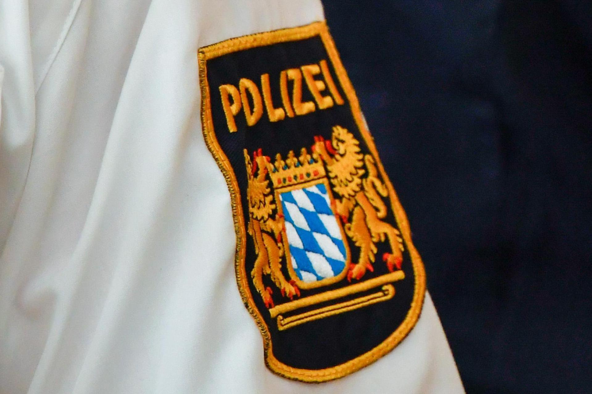 Zwei Jungen warfen Steine von einer Brücke auf die A 6 bei Ebermannsdorf. (Bild: Petra Hartl)