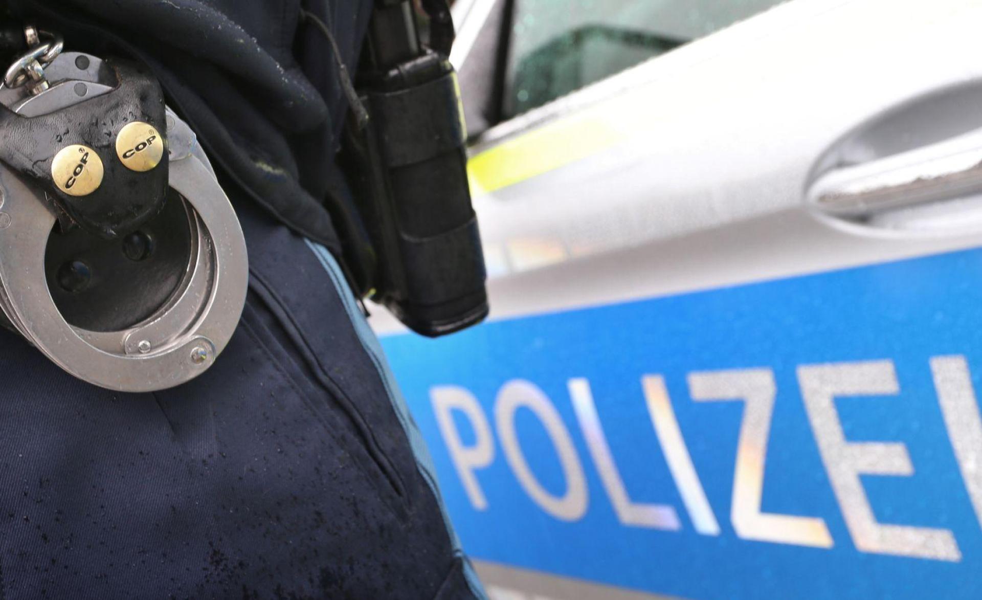 Der Polizist befand sich gerade außer Dienst, als er die Schreie der Frau hörte. (Symbolbild)  (Bild: Karl-Josef Hildenbrand/dpa)