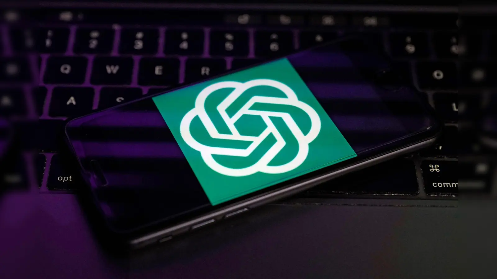 Das Landgericht München bremst OpenAI bei der Nutzung von Liedtexten. (Archivbild) (Bild: Richard Drew/AP/dpa)