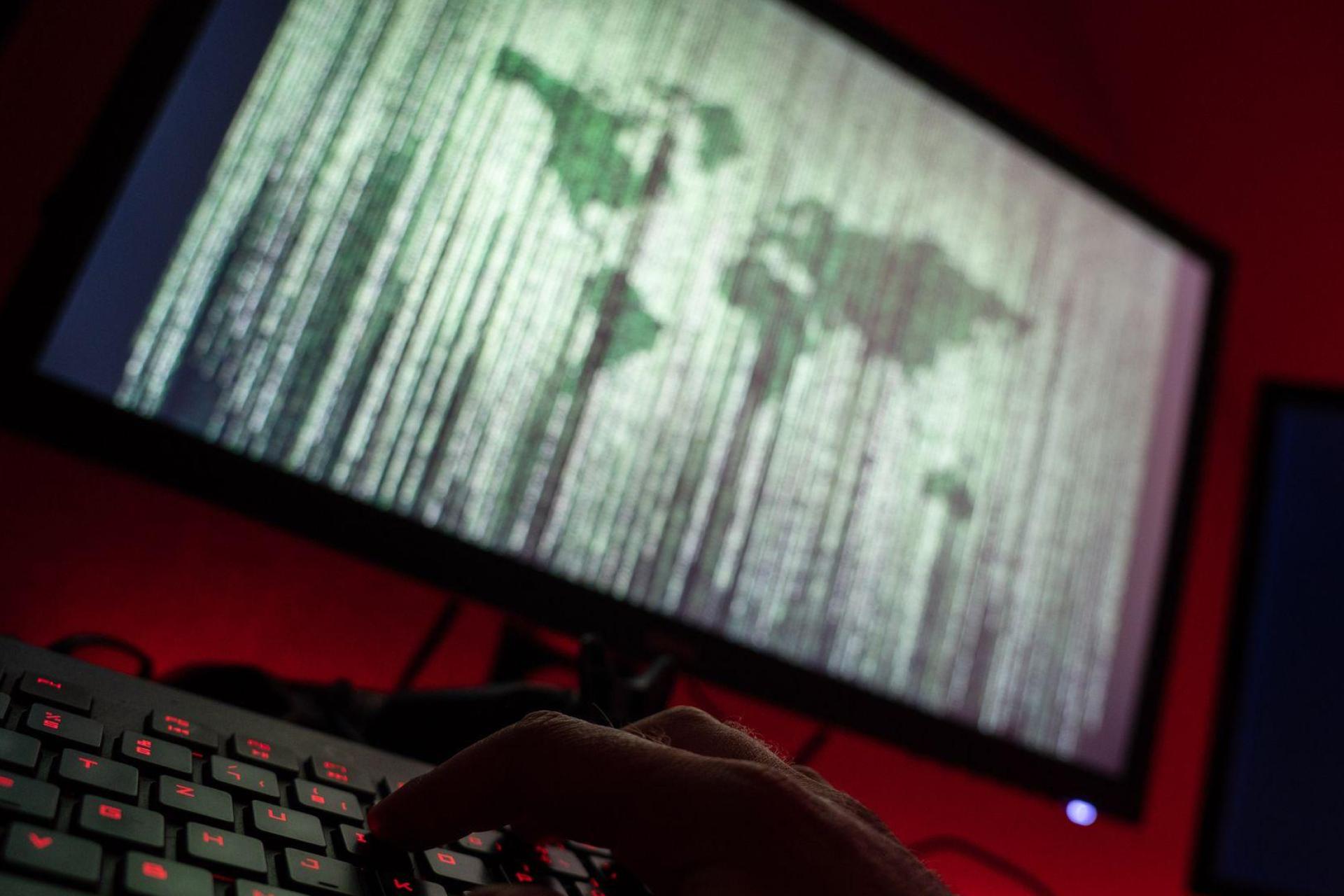 Ermittler in Bayern deckten einen großen Fall von Drogenhandel im Darknet auf. (Symbolbild) (Bild: Nicolas Armer/dpa)