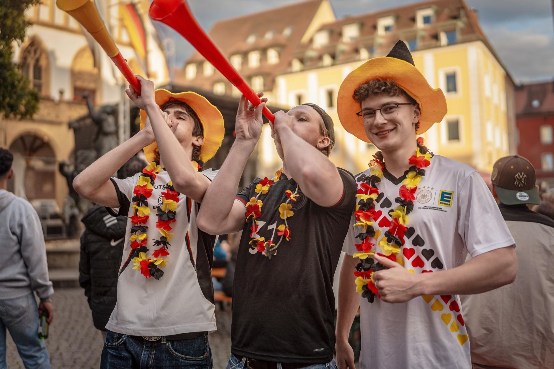 Amberg feiert Altstadtfest - inklusive Public Viewing zur Fußball-WM.  (Bild: Michael Golinski)