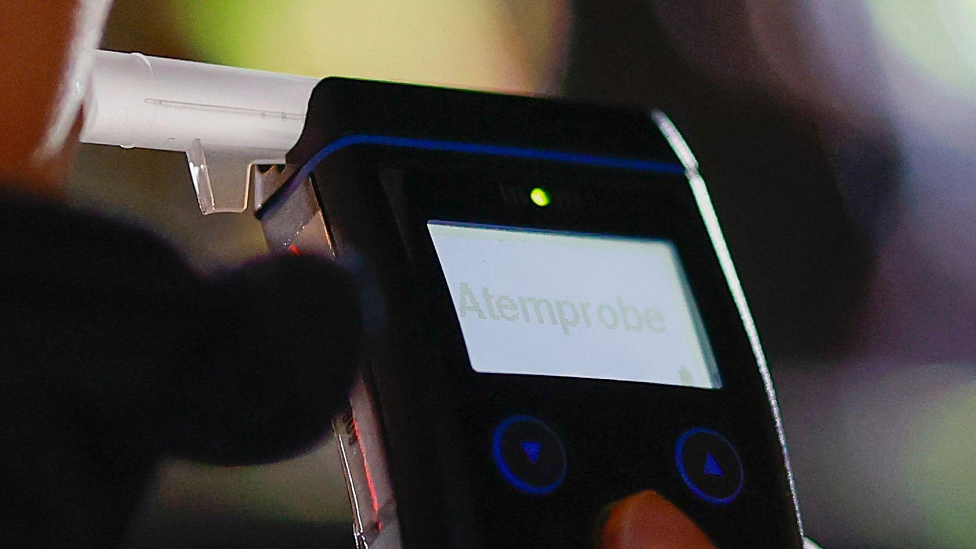 Eine Alkoholkontrolle überführte einen US-Soldaten in Vilseck. (Bild: Heiko Becker/dpa)