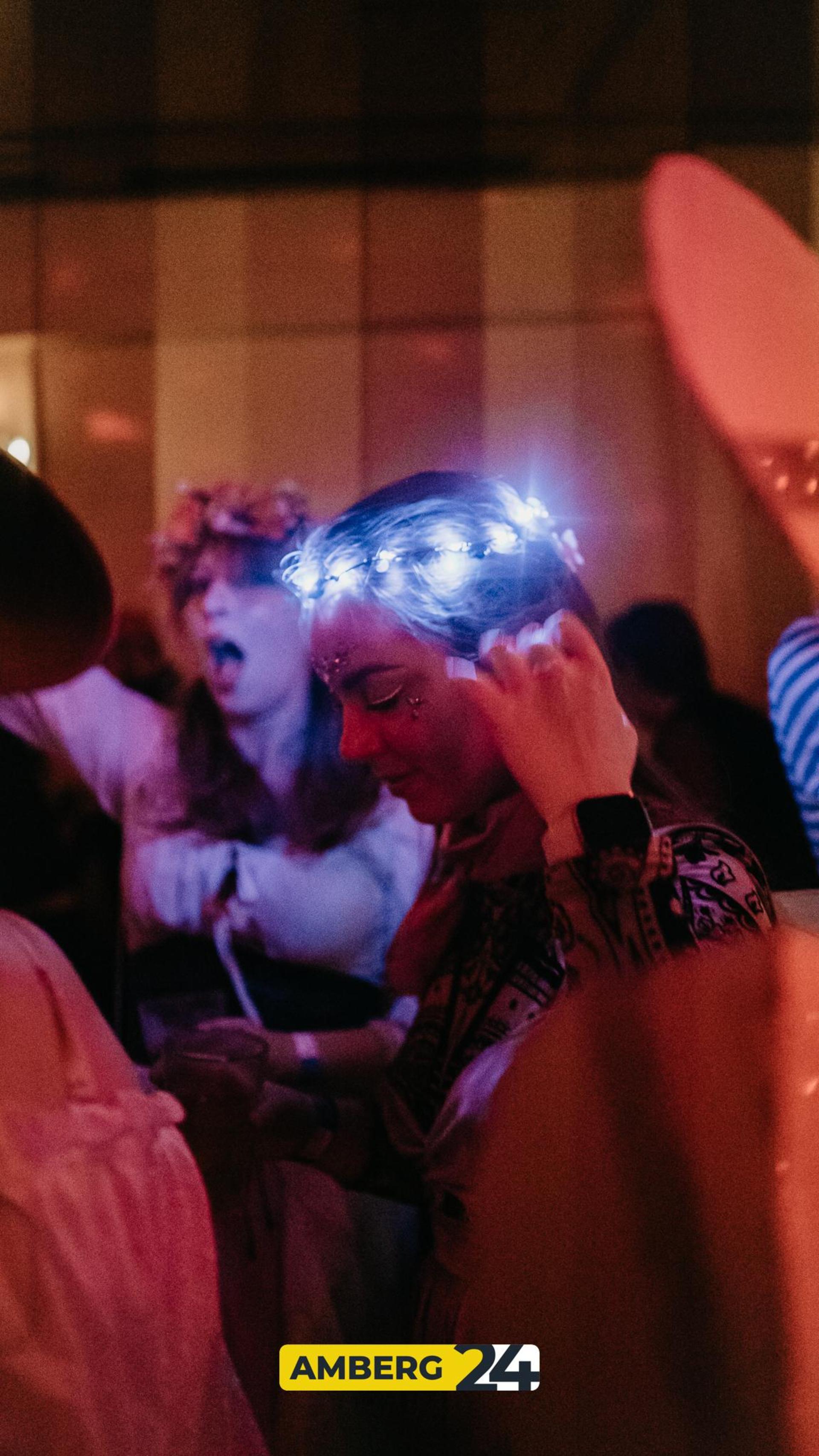 Hexen und Narren waren am Donnerstag auch im Casino unterwegs. (Bild: Mario Donhauser)