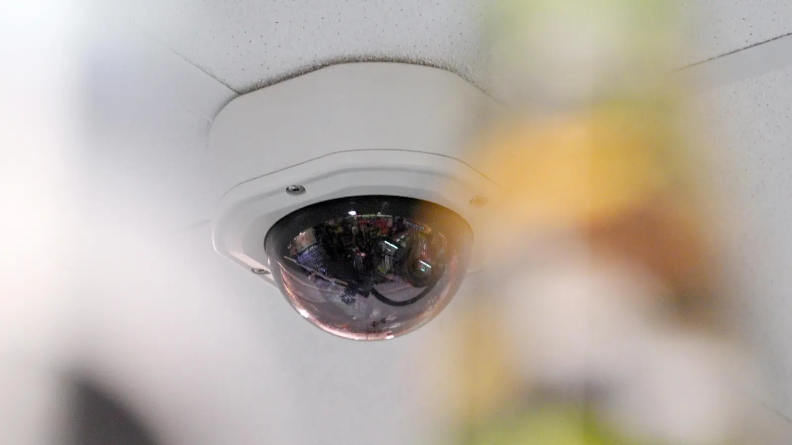 Ein Trainer aus dem Landkreis Haßberge in Unterfranken steht im Verdacht, heimlich Aufnahmen in der Umkleide einer Jugendmannschaft gemacht zu haben. (Symbolbild: Henning Kaiser)