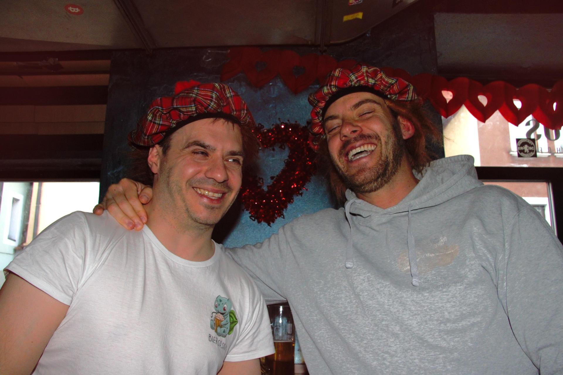 Das blaue Haus erfreute sich auch am Rosenmontag vieler vernarrter Besucher. (Bild: Marlin Nixdorf)