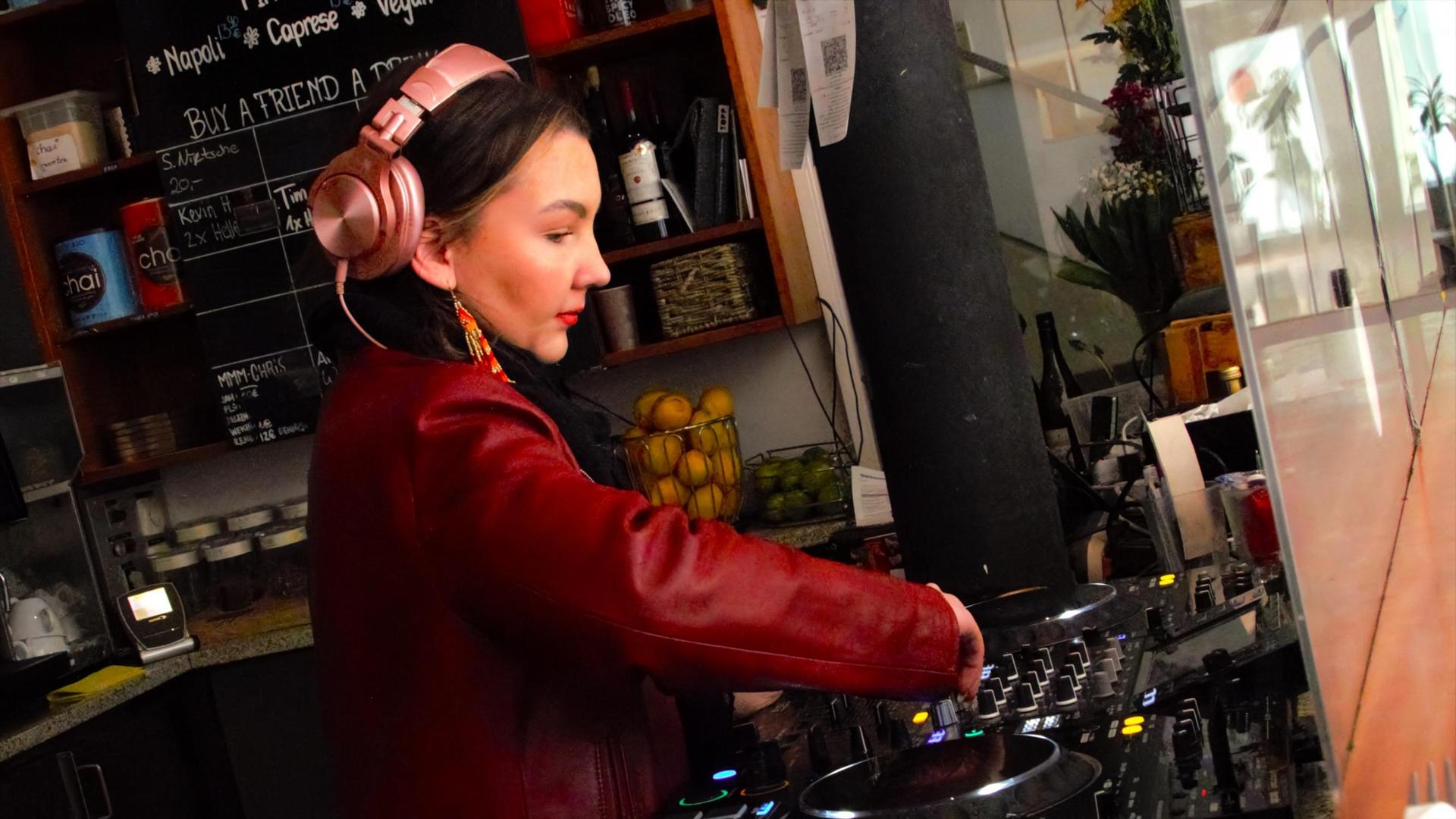 Im warmen Sonnenschein war das Daydrinking im Colomba Entspannung pur. (Bild: Marlin Nixdorf)