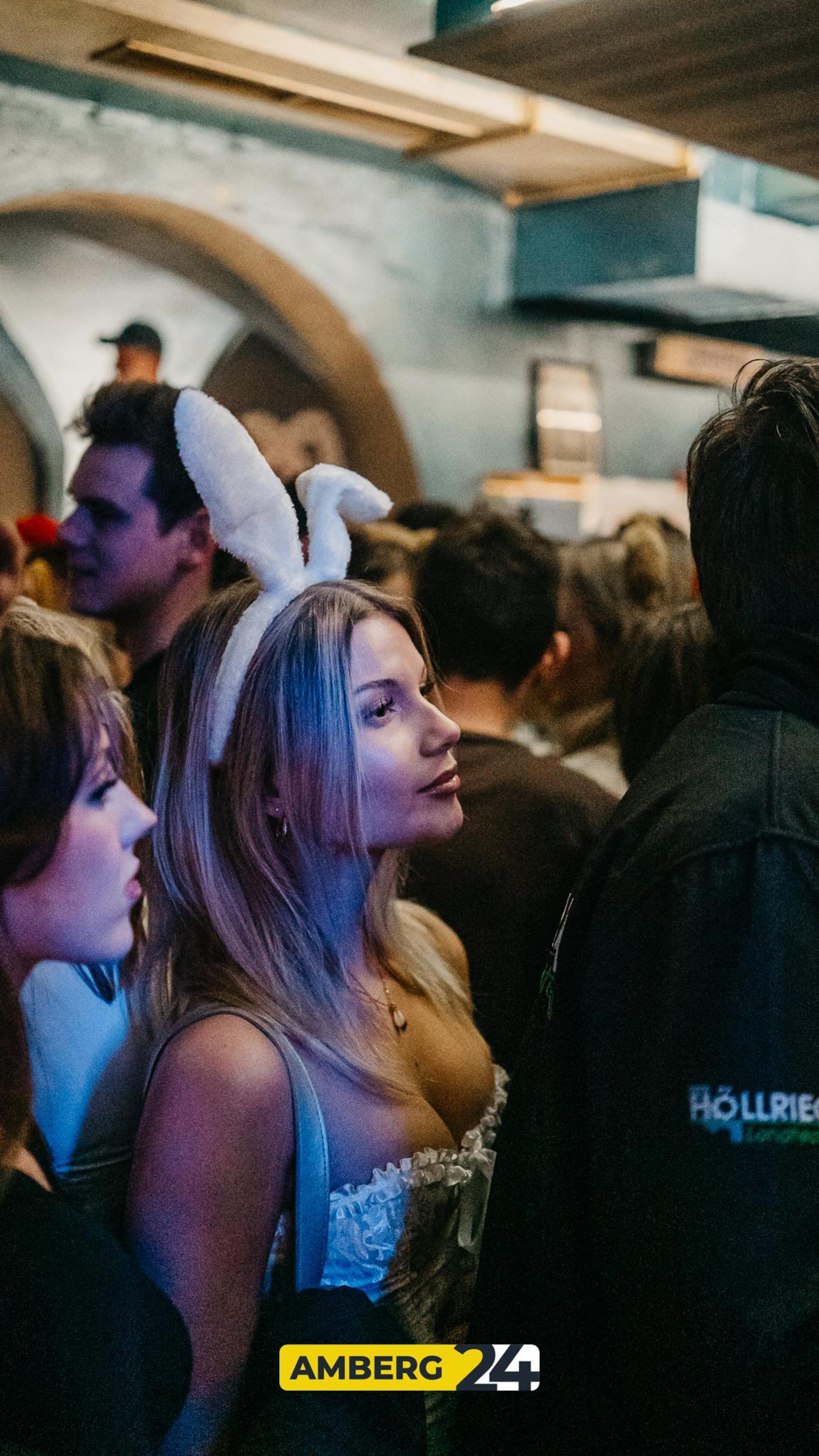 Auch im Blauen Haus waren am Donnerstag die Hexen los.  (Bild: Mario Donhauser)