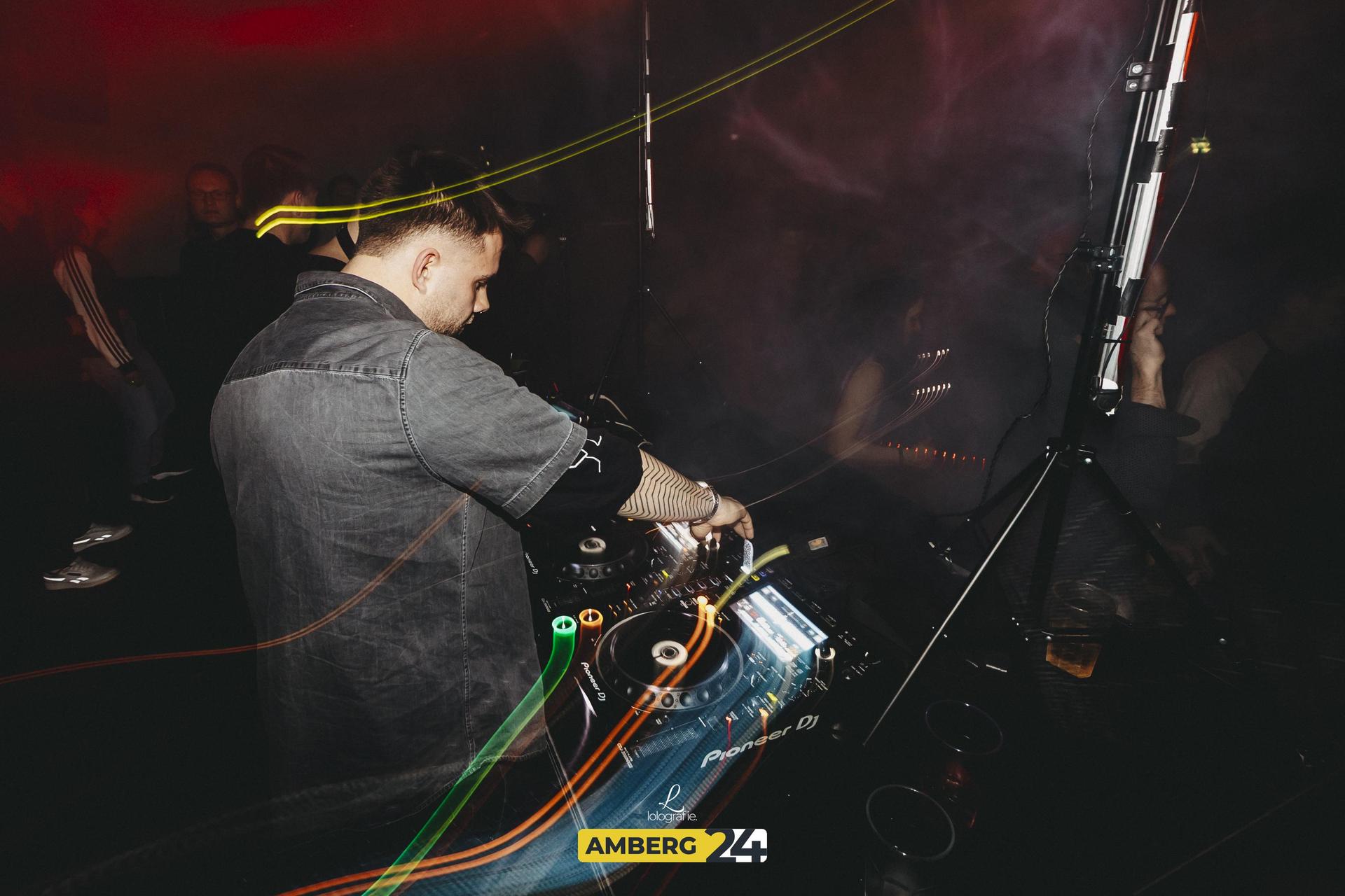 Frau Fenk im Trio.  (Bild: Lolografie)