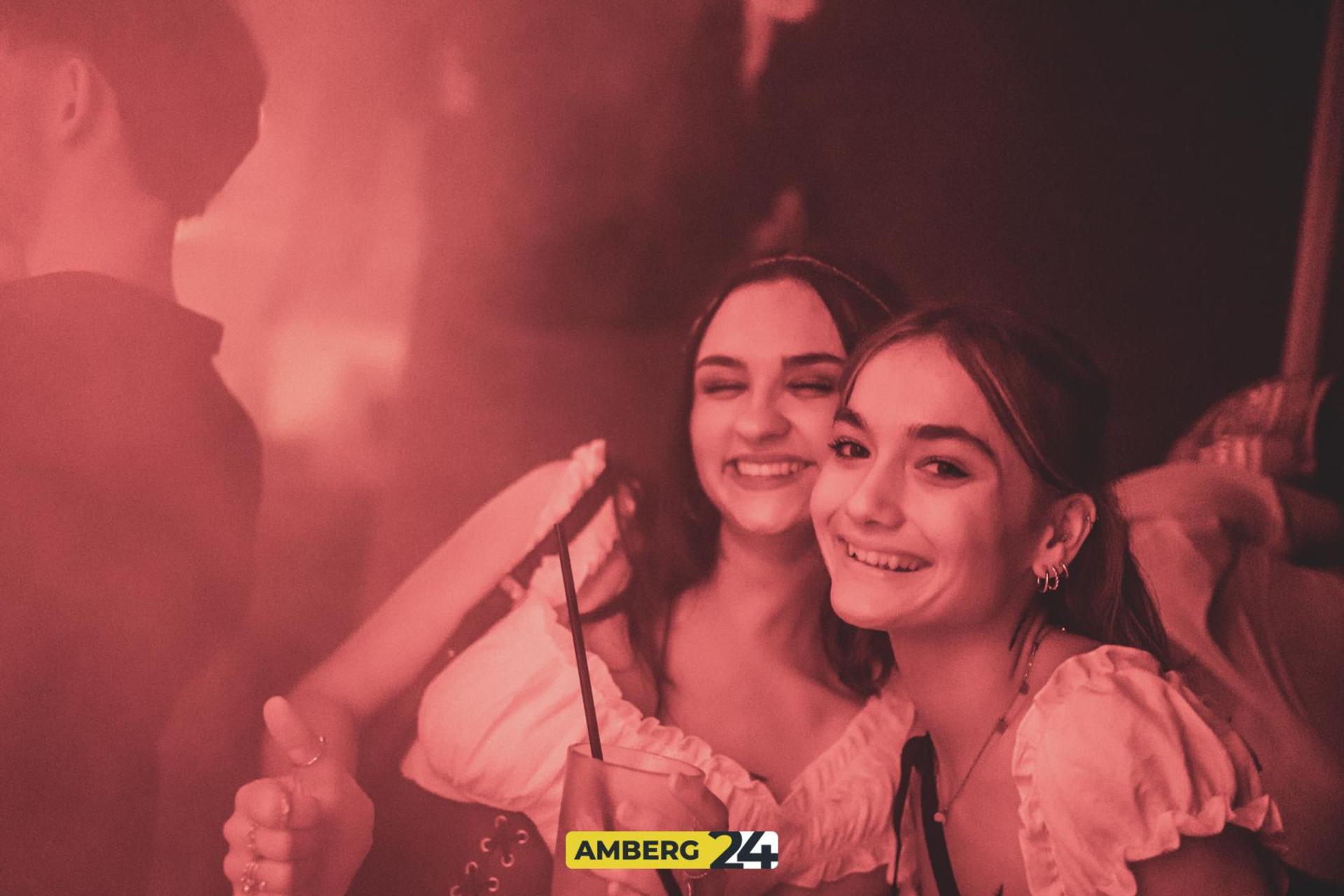 Saures auf die Ohren und eine spooky Atmo haben die Veranstalter der fetten Halloween-Party im Happy Rock versprochen. (Bild: Julia Bär)