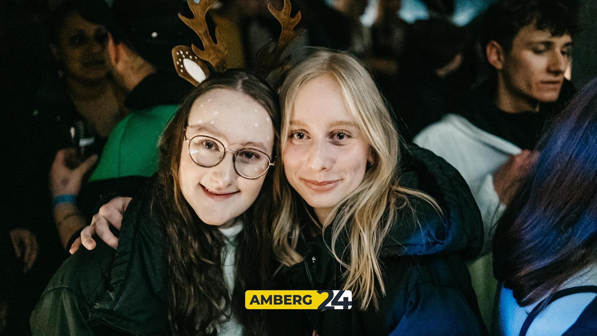 Auch im Blauen Haus waren am Donnerstag die Hexen los.  (Bild: Mario Donhauser)