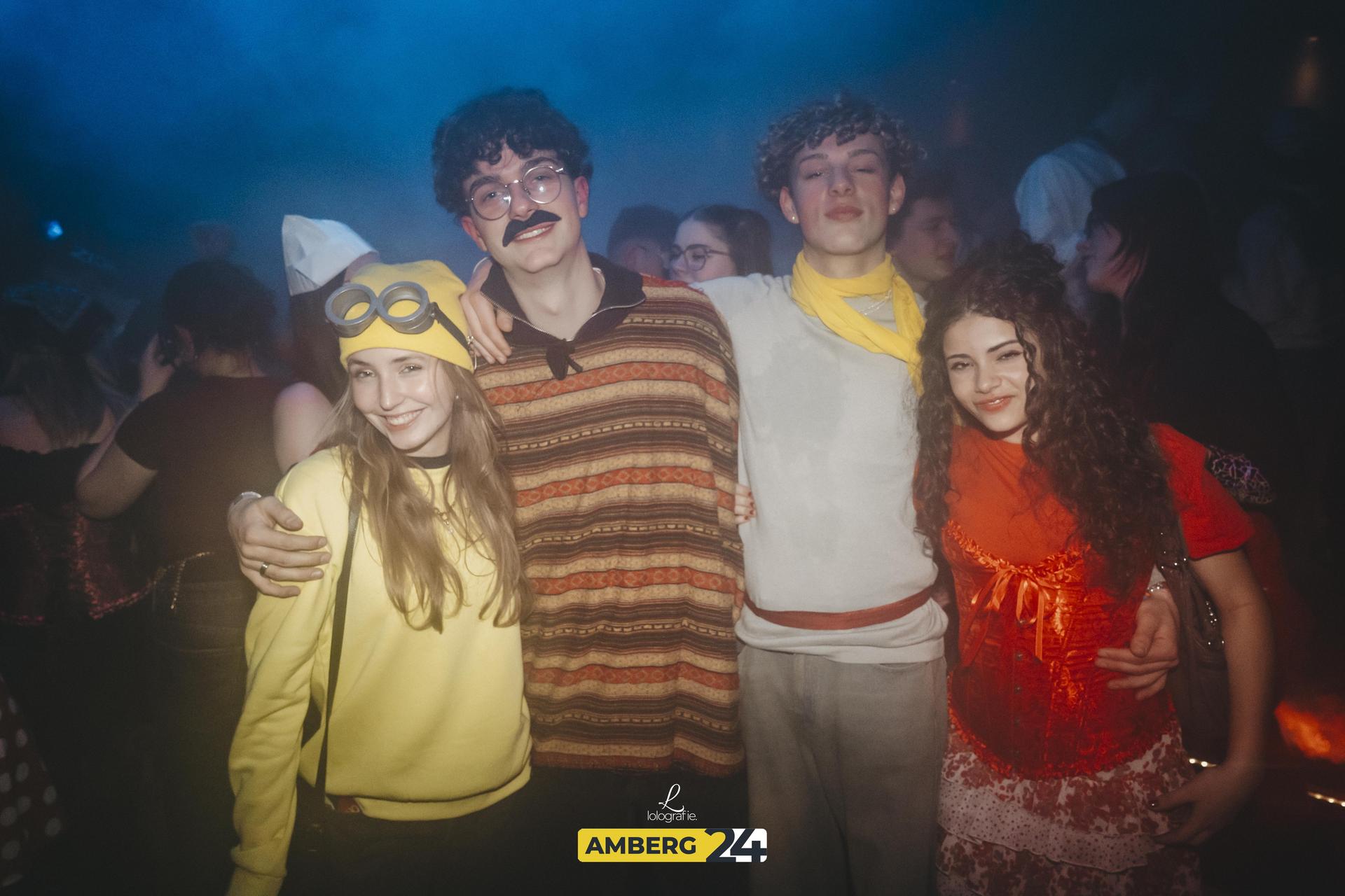 Im Trio wurde während der Hexennacht gefeiert. Viel Spaß mit den Fotos. (Bild: Leonie Hartung)