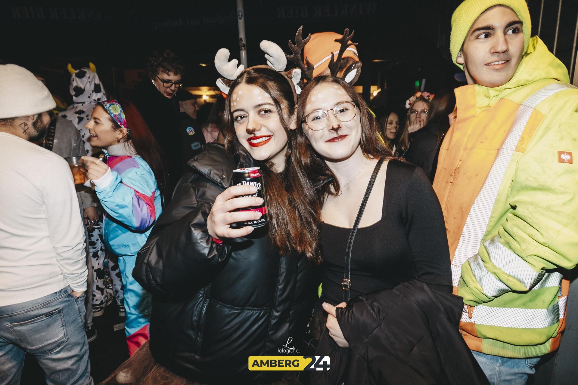 Im Blauen Haus wurde während der Hexennacht ebenfalls gefeiert. Wir wünschen viel Spaß mit den Fotos. (Bild: Leonie Hartung)