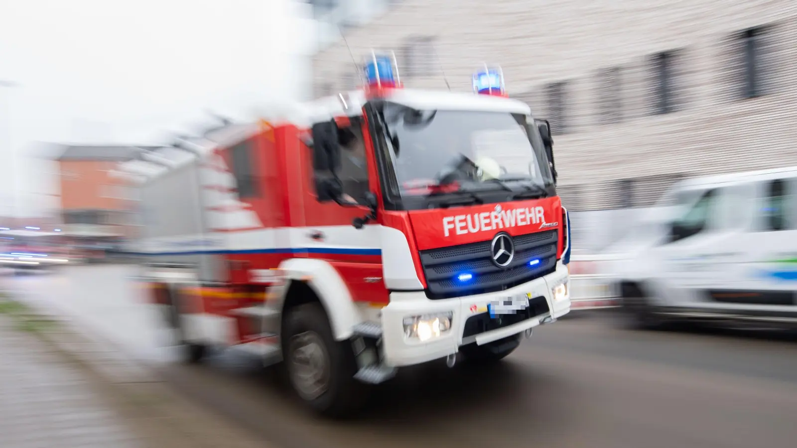 In Siechen bei Cham ist am Montag ein Feuer in einem Wohnhaus ausgebrochen. Drei Menschen wurden verletzt, einer davon schwer.  (Symbolbild: Julian Stratenschulte)