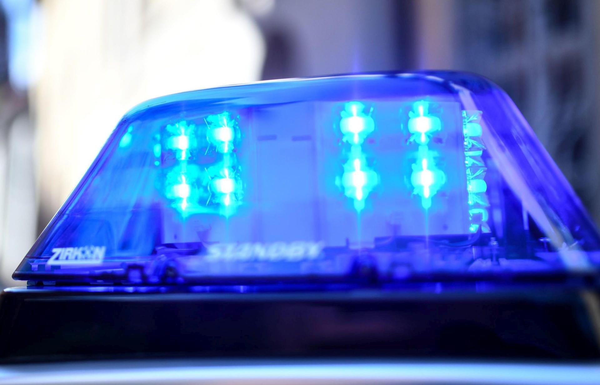 Ein Stromkasten im Gewerbegebiet Saaß in Auerbach wurde von einem unbekannten Täter umgefahren.  (Symbolbild: Patrick Seeger/dpa)