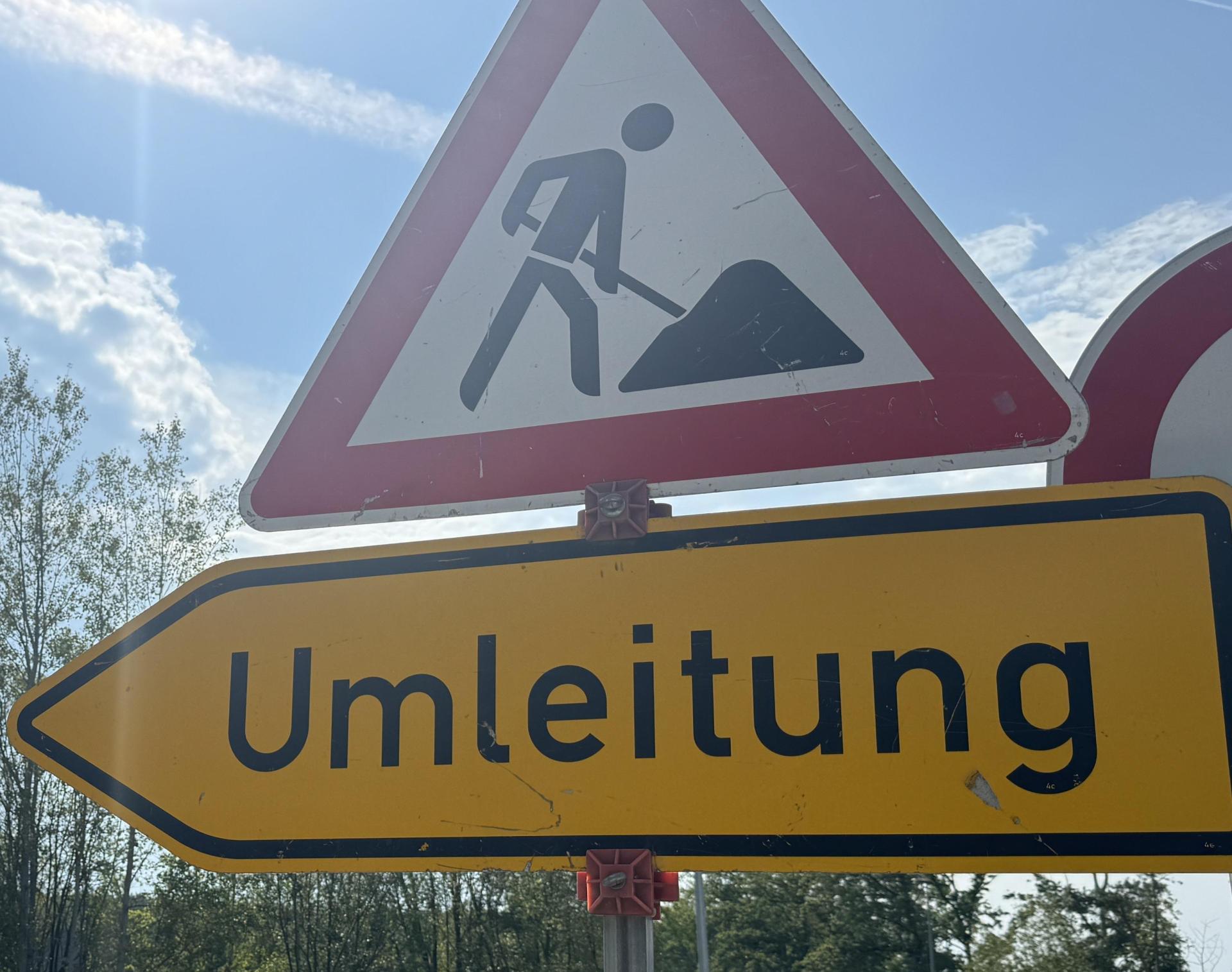 Ab 29. Juni wird die B85 bei Amberg zwischen Haidweiher und der Staatsstraße 2151 erneuert. Die Straße ist für voraussichtlich drei Wochen voll gesperrt. (Symbolbild: Heike Unger)