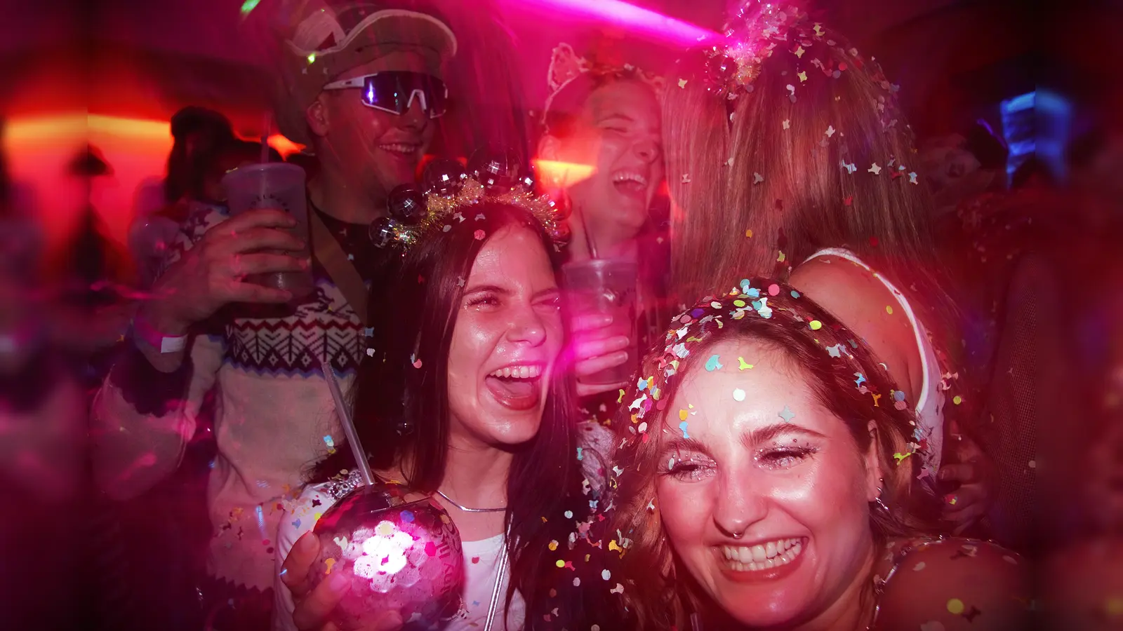 Zur Konfettiparty im Colomba war ordentlich Faschingslaune angesagt. (Bild: Marlin Nixdorf)