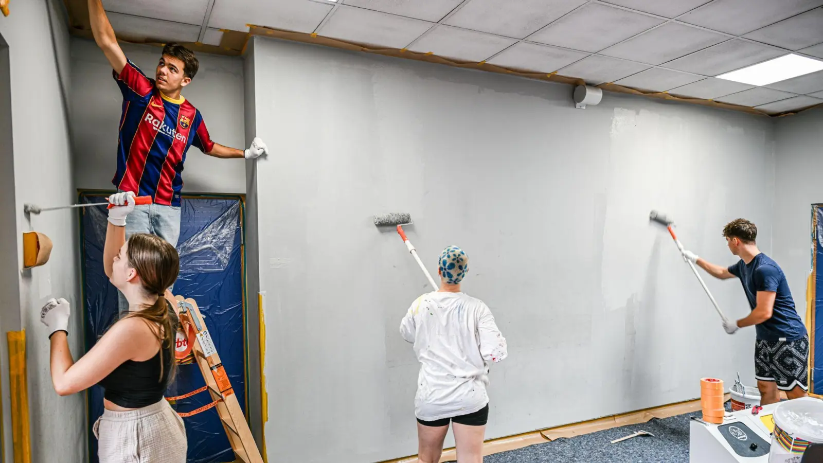 Doch dann ging die Farbe nicht mehr ab. (Bild: Jason Tschepljakow/dpa)