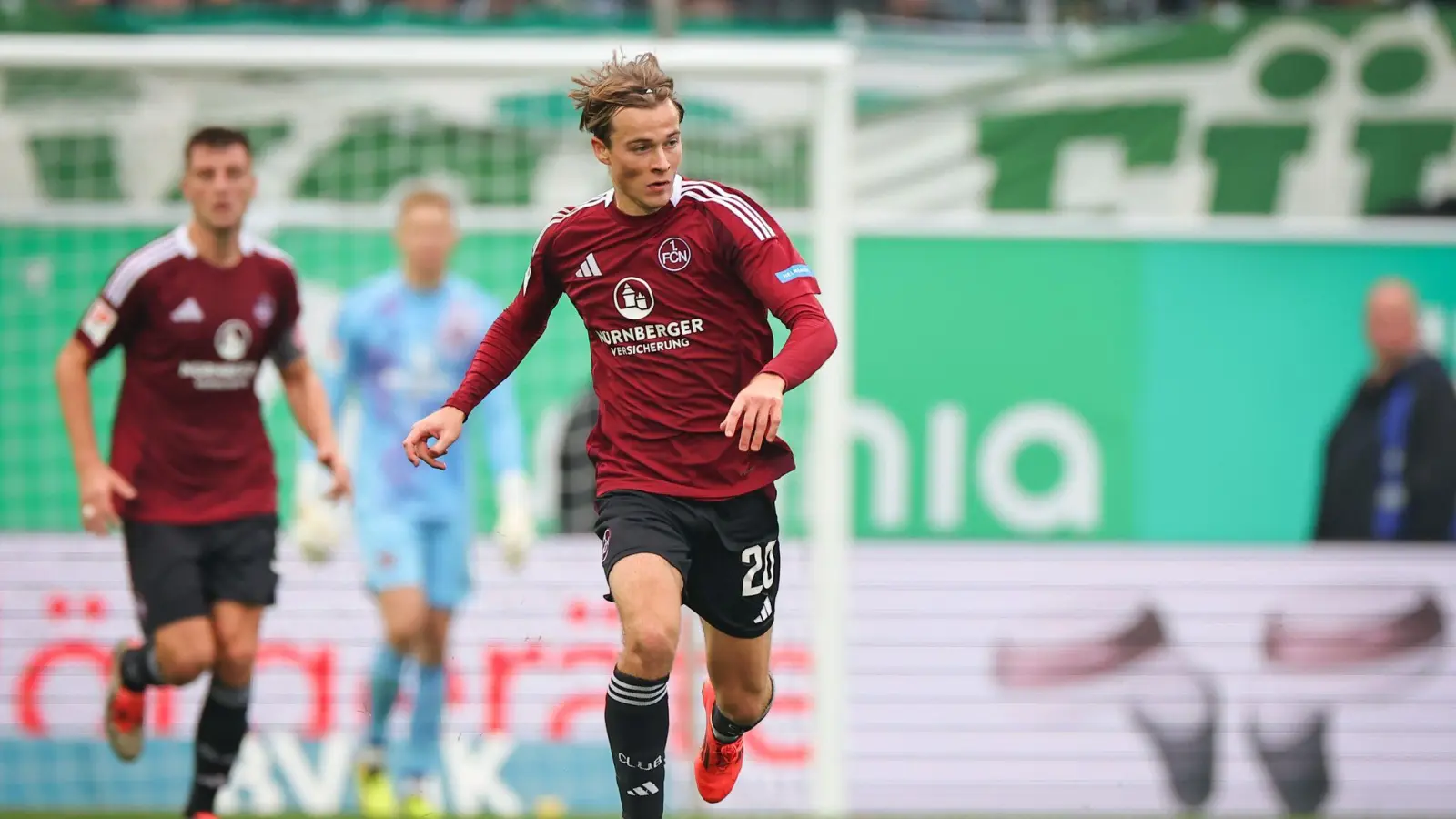 Mit Caspar Jander könnte ein Leistungsträger den 1. FC Nürnberg noch in diesem Sommer verlassen. (Archivbild) (Bild: Daniel Karmann/dpa)