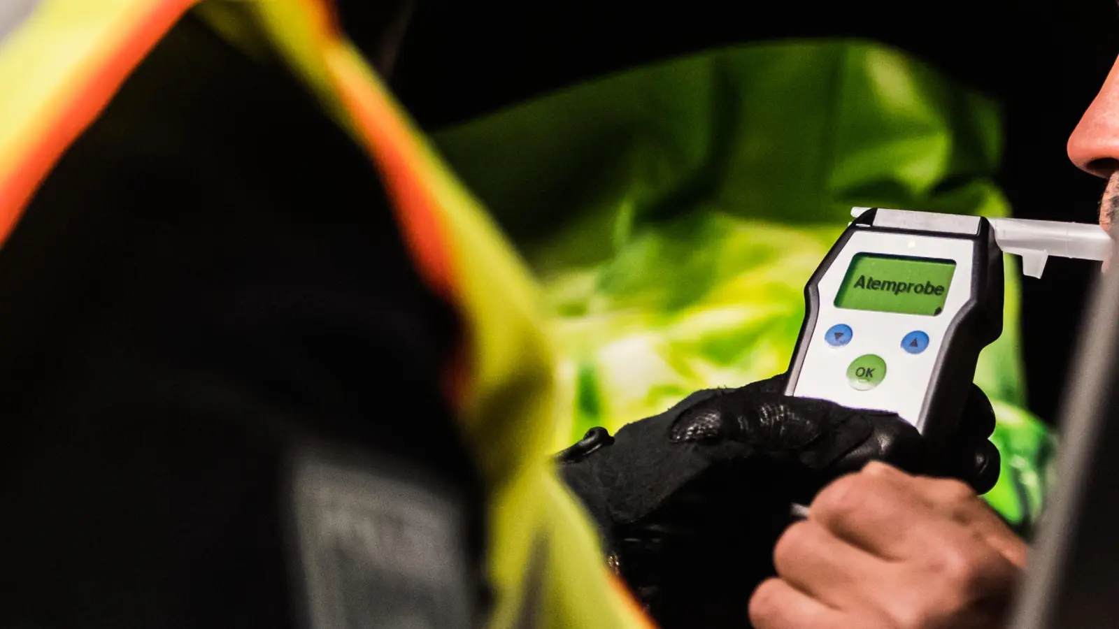 In Neukirchen kontrollierte die Polizei am Sonntag einen Radfahrer mit zu viel Alkohol im Blut. (Symbolbild: Andreas Arnold/dpa)