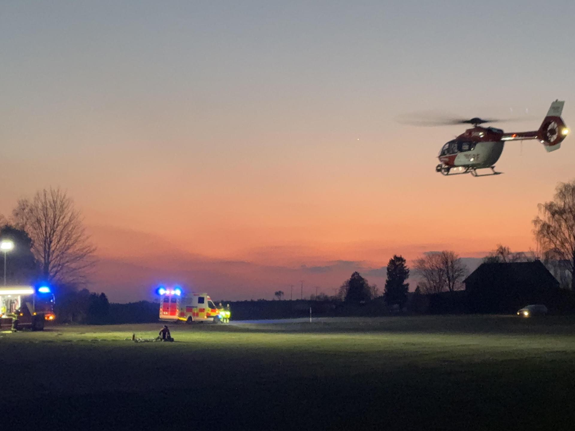 Am Donnerstagnachmittag kam es auf der Neuhauser Straße in Auerbach zu einem Verkehrsunfall mit einer verletzten Person. Der Rettungshubschrauber war im Einsatz. (Bild: PI Auerbach i. d. OPf, POM Trenz)
