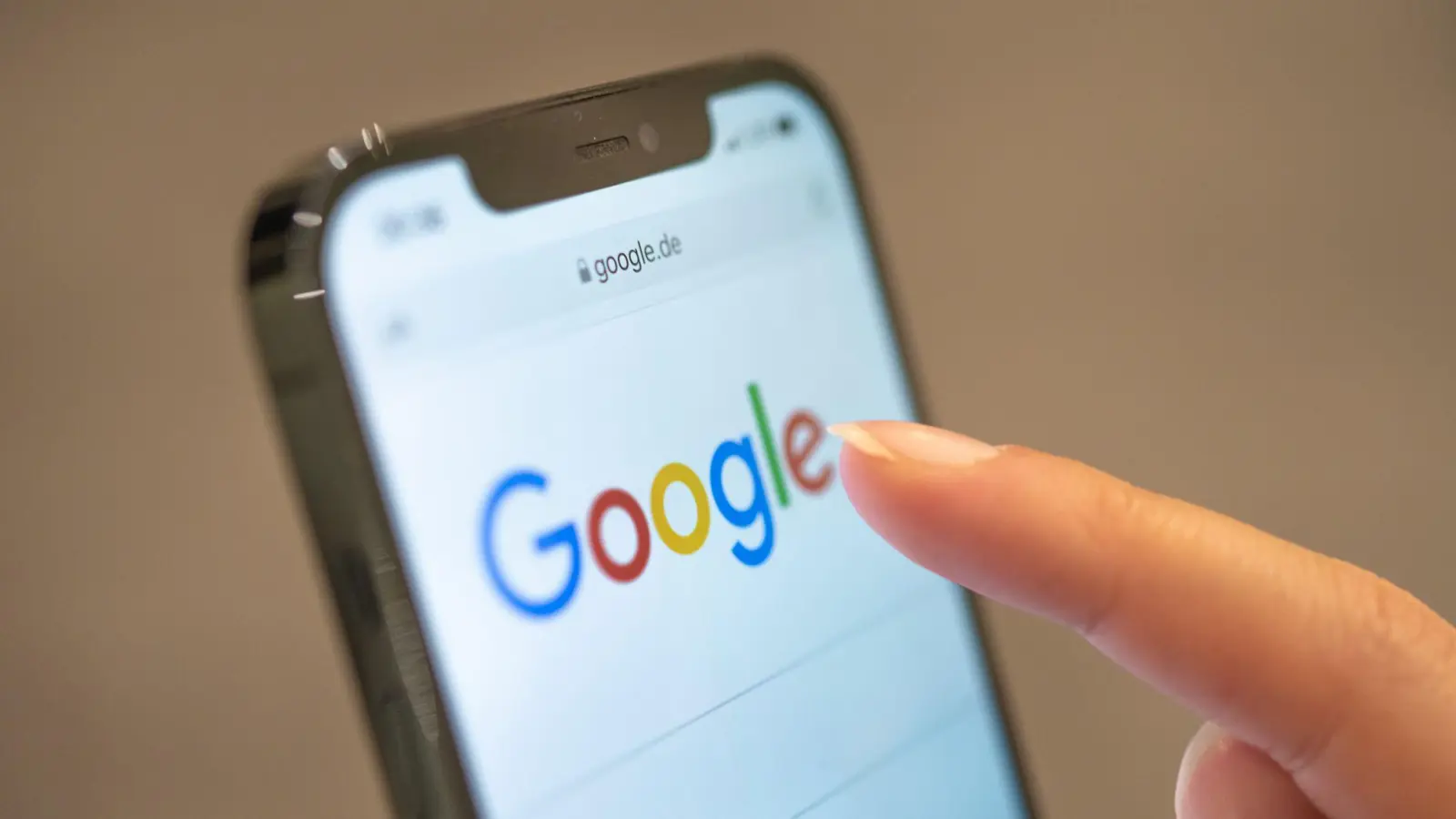 In Deutschland kam es nur kurzzeitig zu Einschränkungen bei Google. (Symbolbild: Mohssen Assanimoghaddam/dpa)