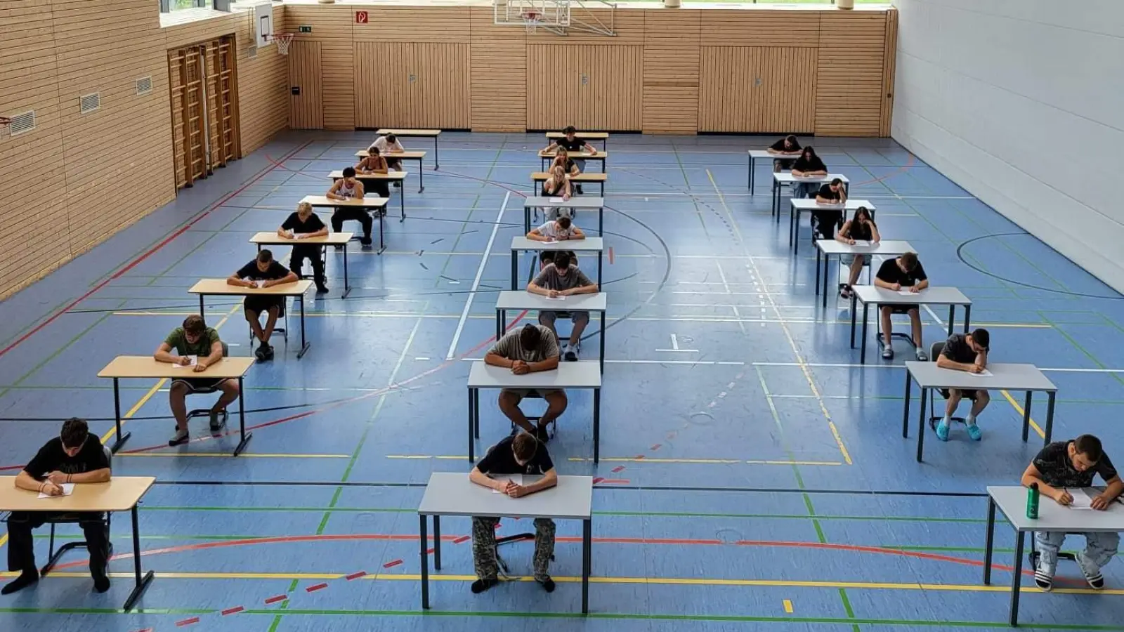 Für die Neuntklässler der Mittelschulen, wie hier an der Mittelschule Schnaittenbach, ist diese Woche Prüfungsstress angesagt. Dies gilt zumindest für jene, die sich den (freiwilligen) Prüfungen für den „Qualifizierenden Mittelschulabschluss” (Quali) unterziehen.  (Bild: u)