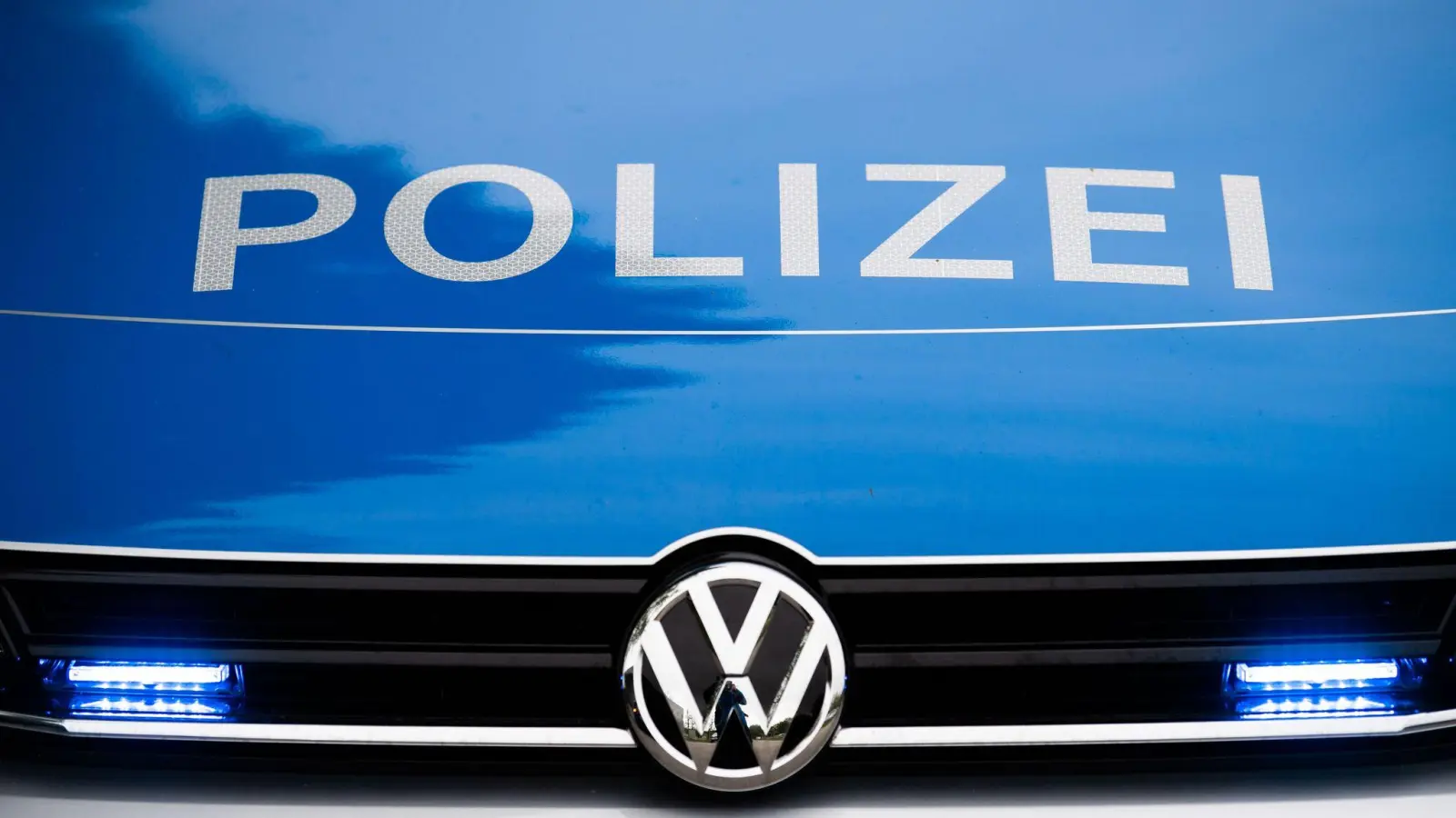 Zu einem Lkw-Unfall auf der A6 wurde die Polizei am Freitagvormittag gerufen. (Symbolbild) (Bild: Lino Mirgeler/dpa)