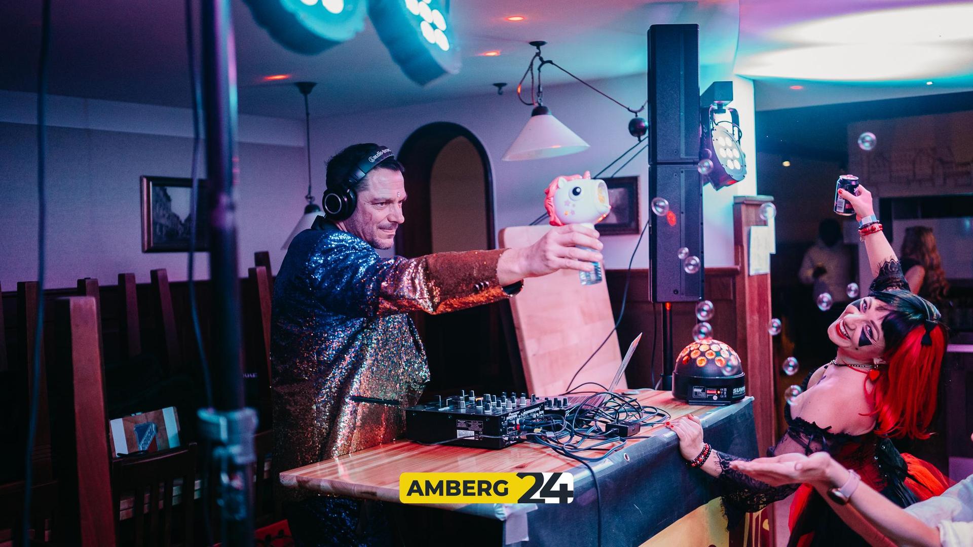 Beim Winkler hatte die Feier der Amberger Hexennacht ihren ganz besonderen Touch. (Bild: Mario Donhauser)