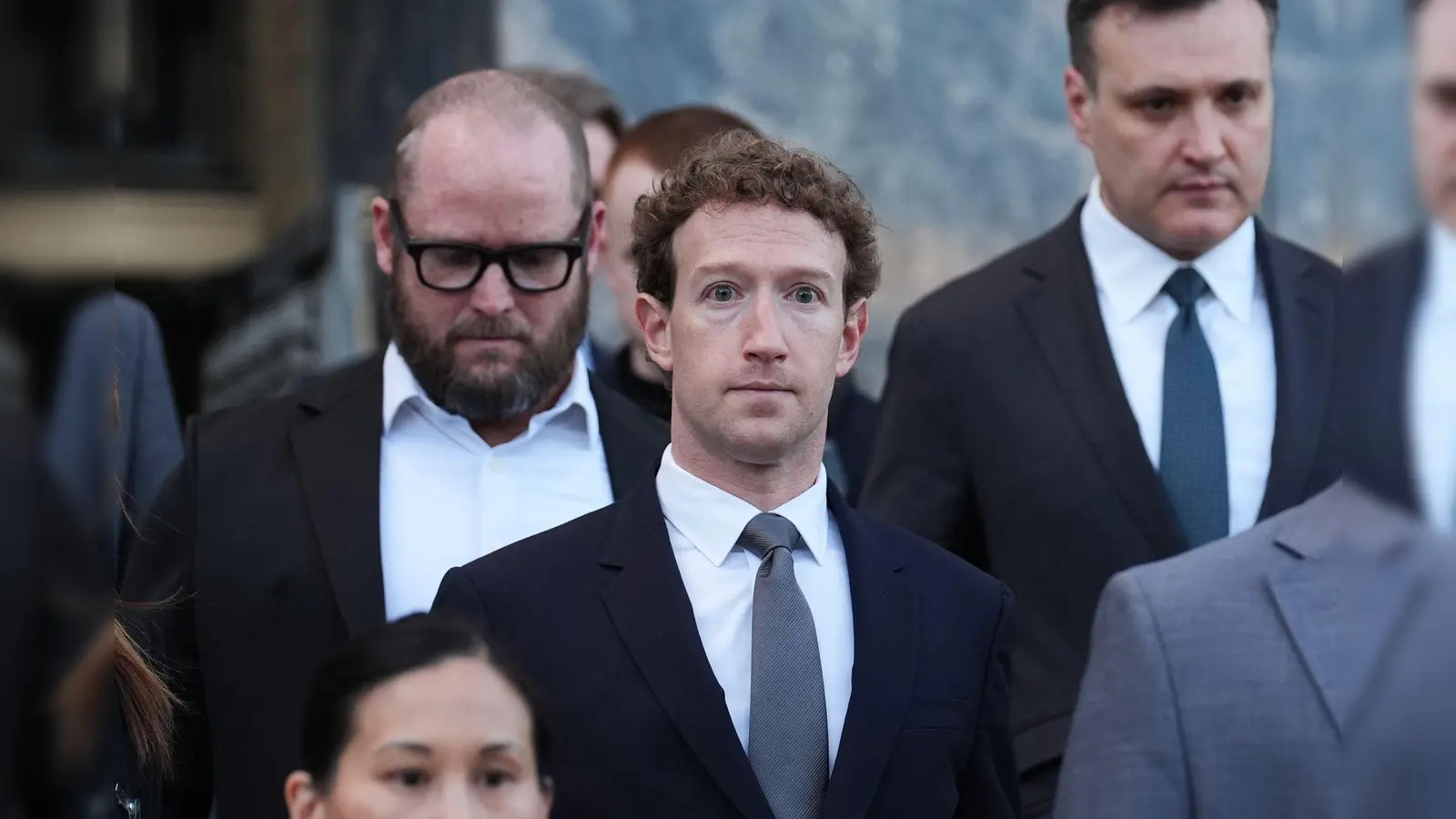 Auch Meta-Chef Mark Zuckerberg wurde in dem Prozess vor Geschworenen befragt. (Archivbild) (Bild: Damian Dovarganes/AP/dpa)