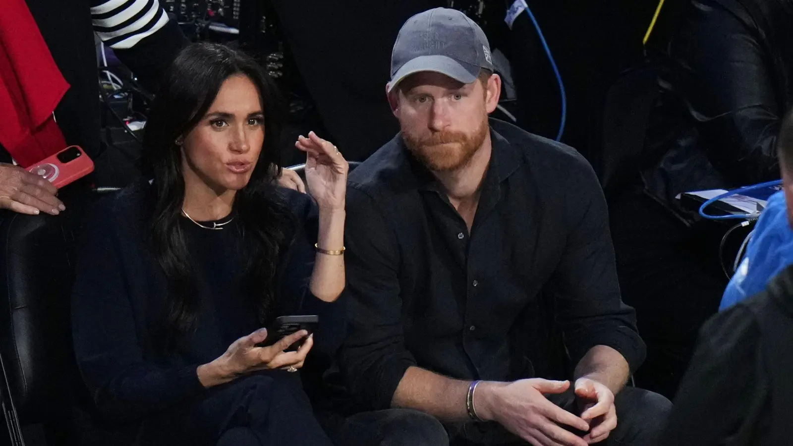 Herzogin Meghan und Prinz Harry wohnen mit ihren Kindern wieder in Großbritannien. (Archivbild) (Bild: Jae C. Hong/AP/dpa)