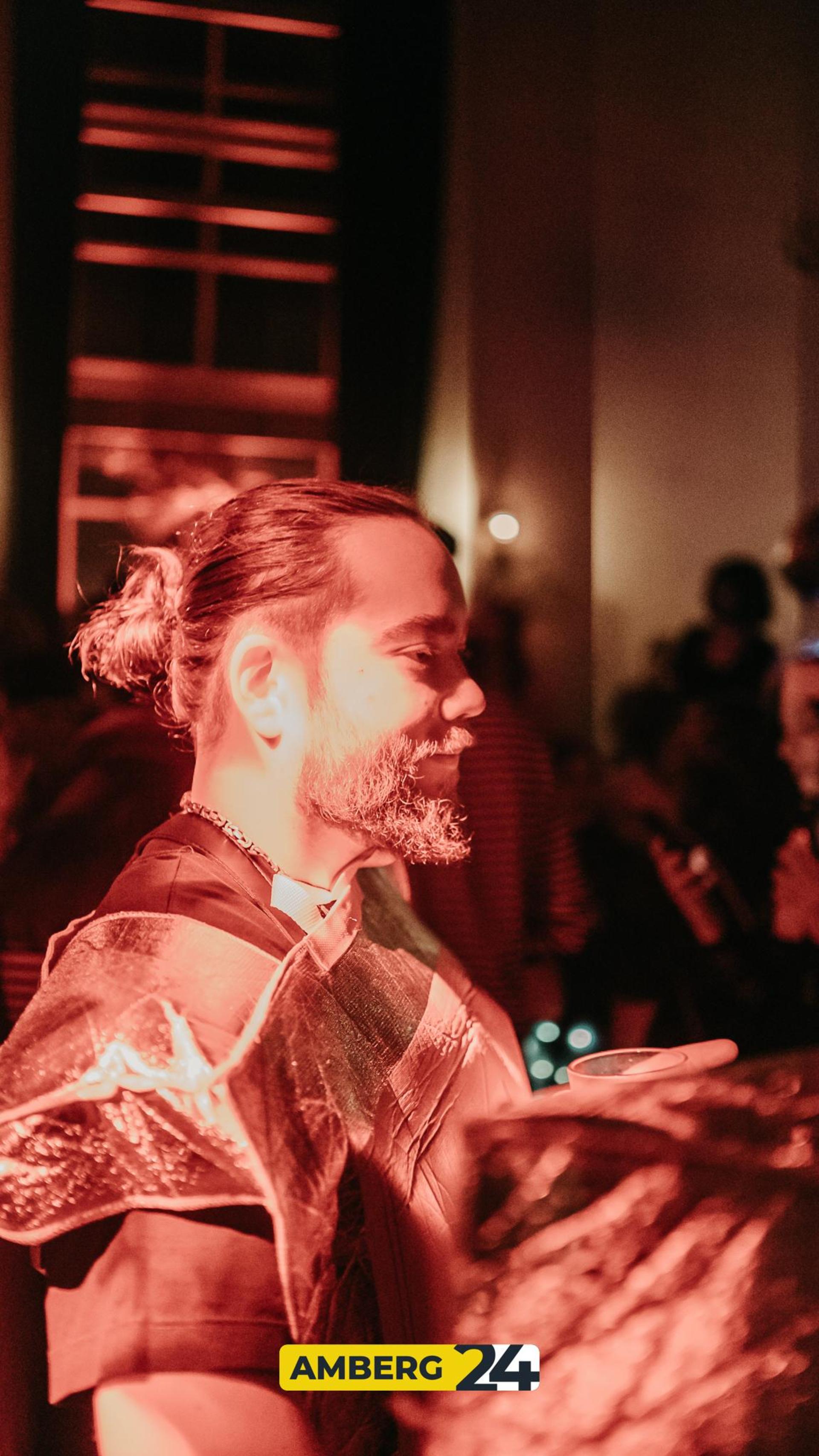 Hexen und Narren waren am Donnerstag auch im Casino unterwegs. (Bild: Mario Donhauser)