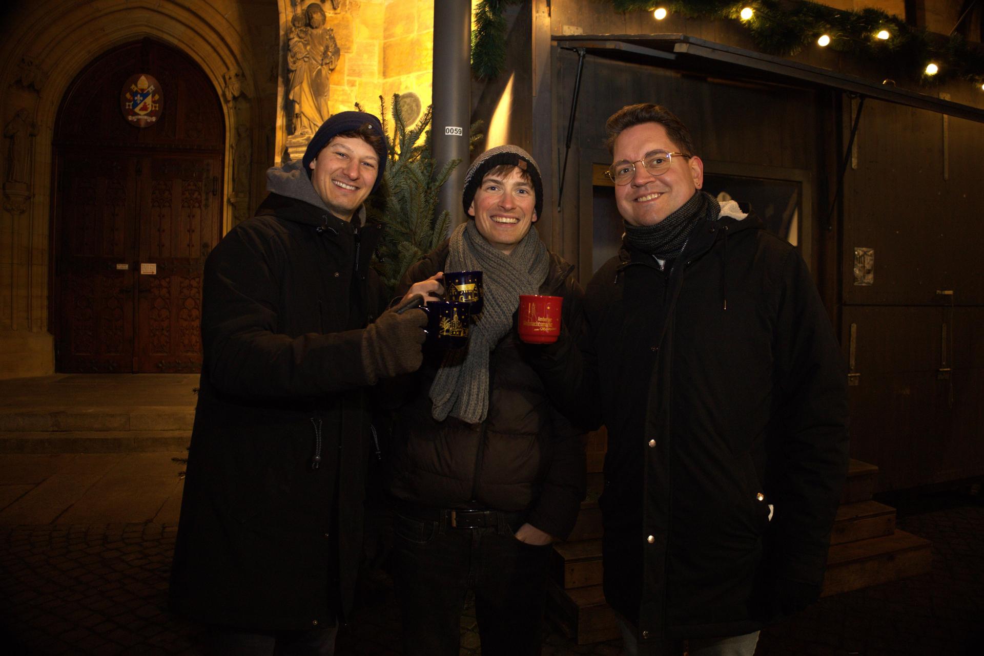 Karaoke auf dem Amberger Weihnachtsmarkt. Das sind die besten Bilder. (Bild: mni)