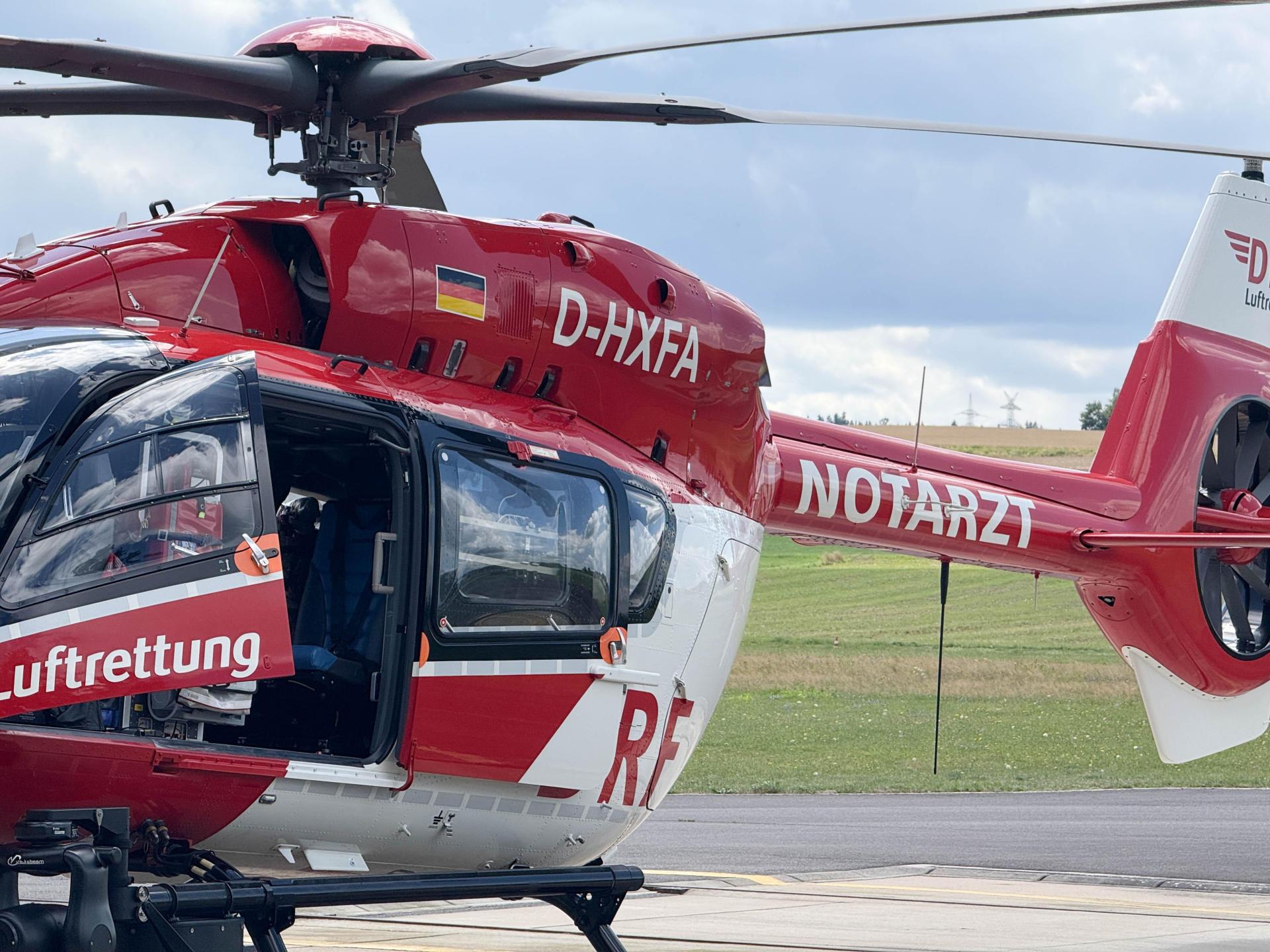 Die 37-Jährige kam mit einem Rettungshubschrauber in ein Krankenhaus.  (Symbolbild: Gabi Schönberger)