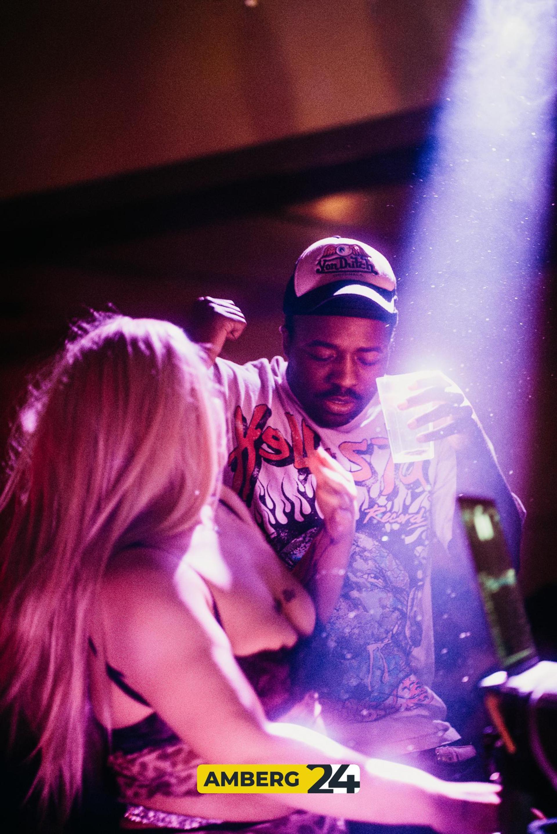 Models and Bottles im Casino in Amberg. (Bild: Mario Donhauser)