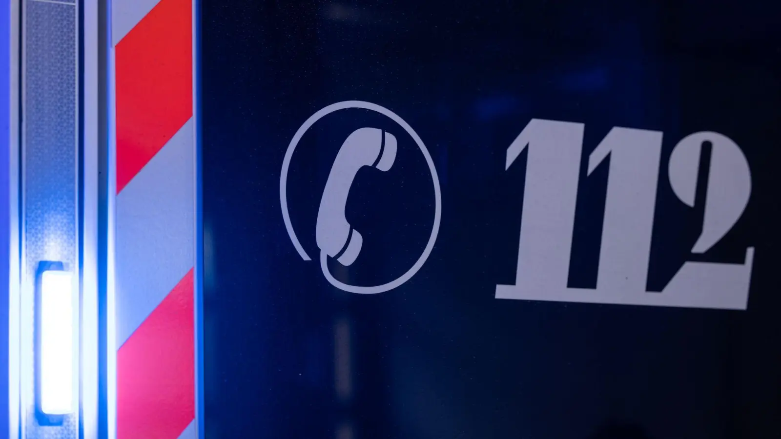 Für mehrere Stunden waren die Kräfte im Einsatz und löschten den Brand. (Symbolbild) (Bild: Hannes P Albert/dpa)