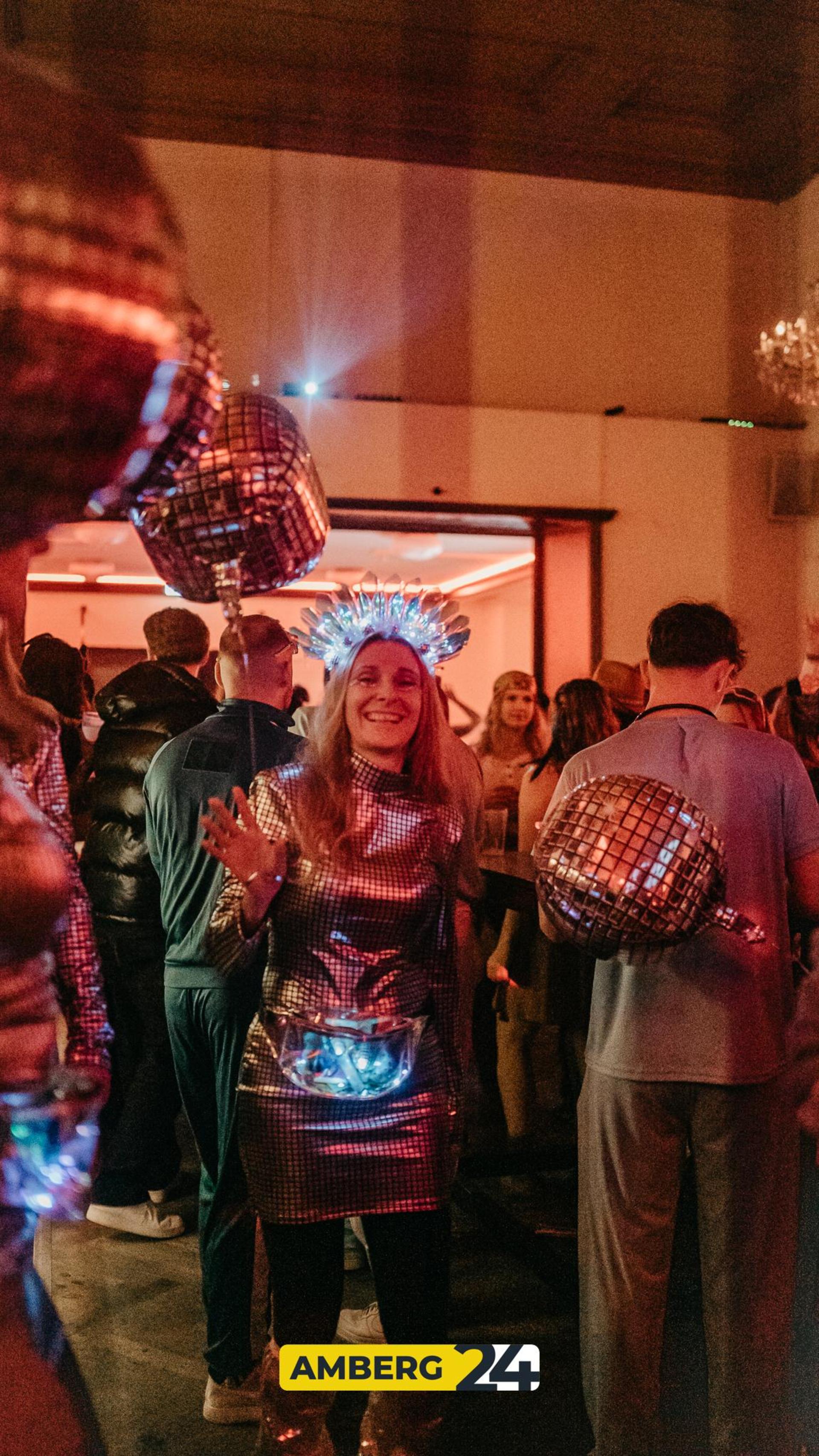 Hexen und Narren waren am Donnerstag auch im Casino unterwegs. (Bild: Mario Donhauser)