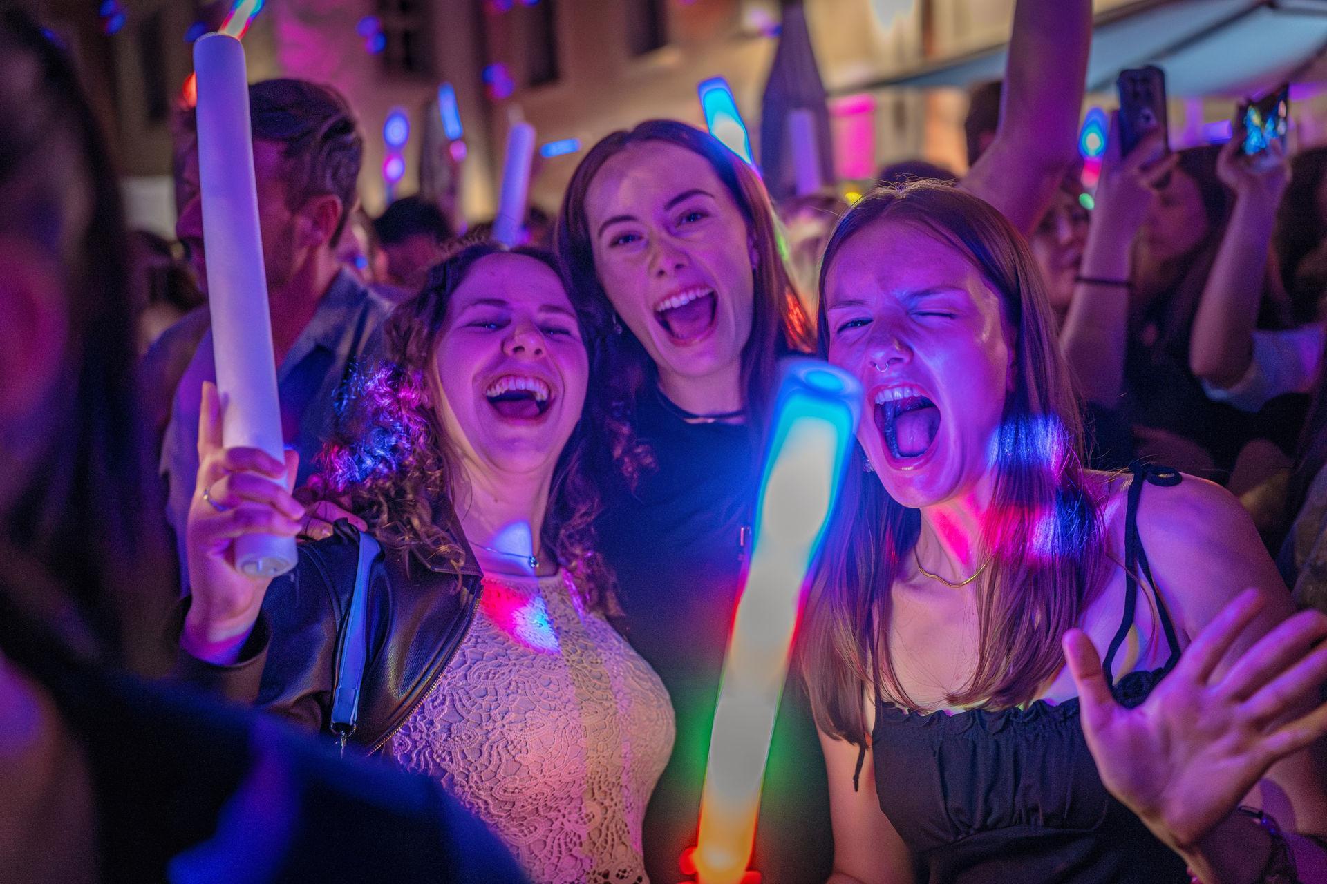 Amberg feiert Altstadtfest und macht die Nacht zum Tag. (Bild: Michael Golinski)