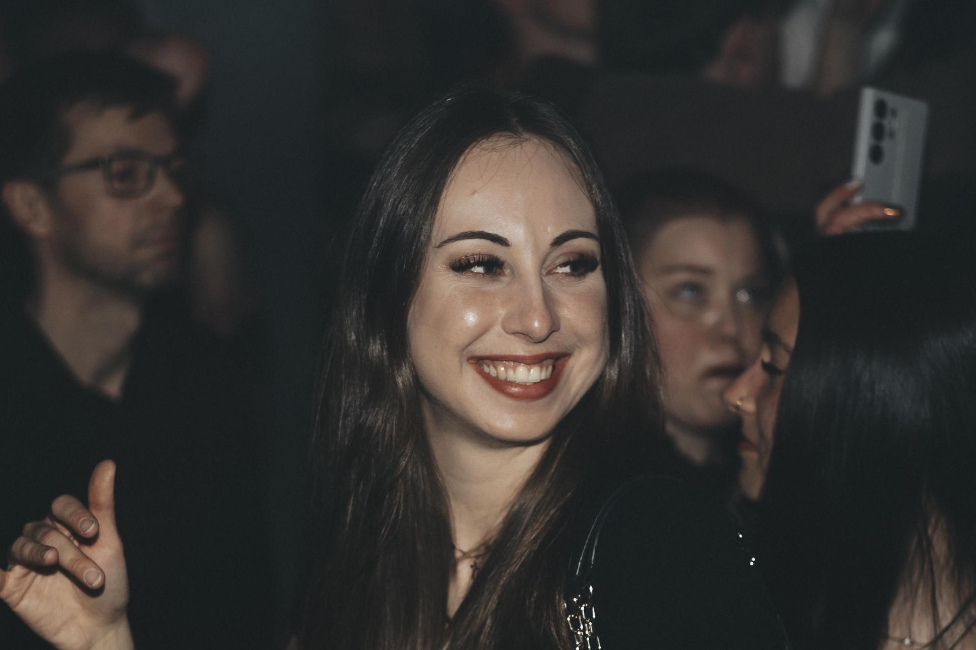 Frau Fenk im Trio.  (Bild: Lolografie)