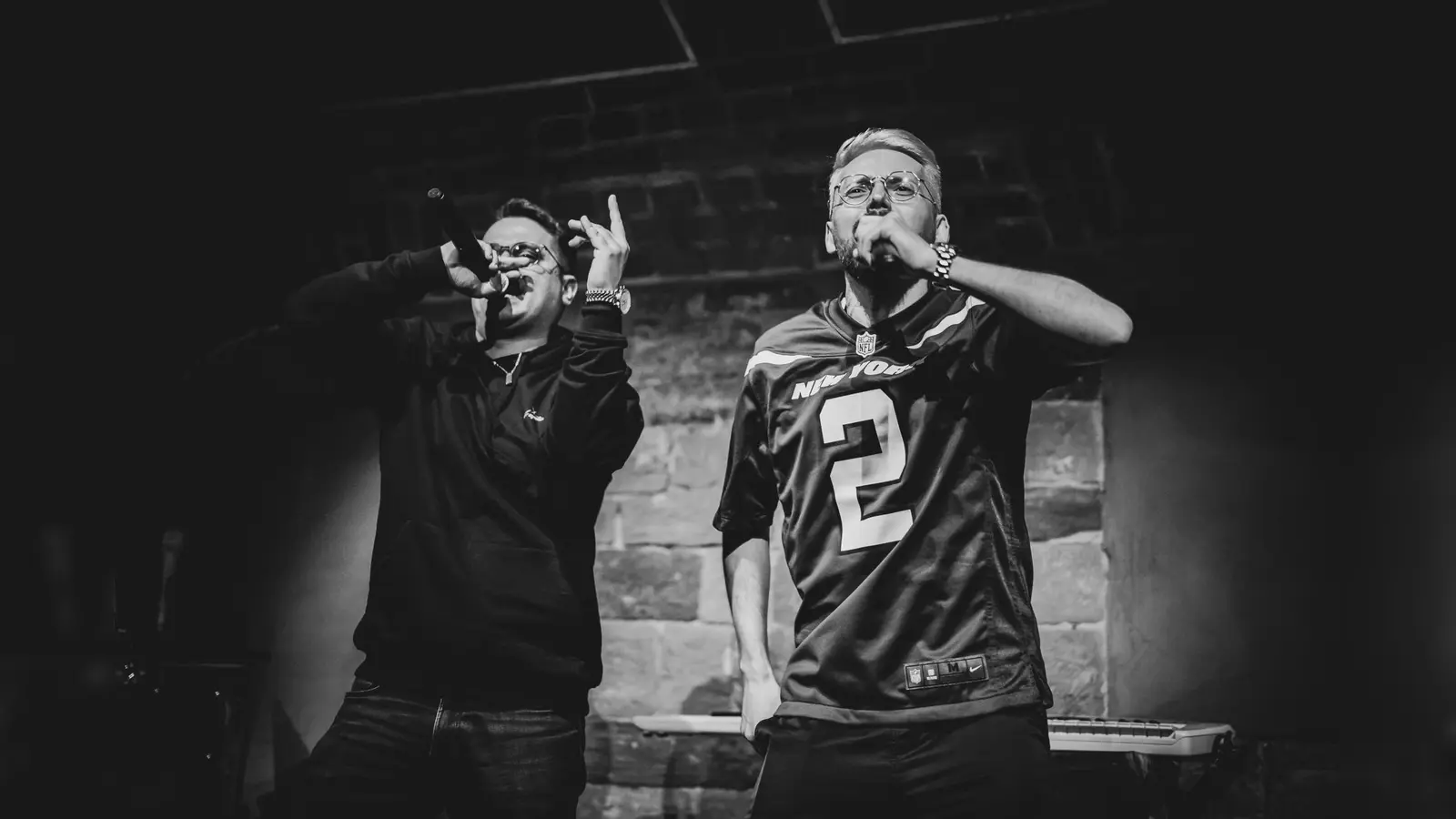 Rapper Feel.ikx (rechts) tritt regelmäßig auch mit seinen Homies auf. (Bild: Vogelsang Pictures)