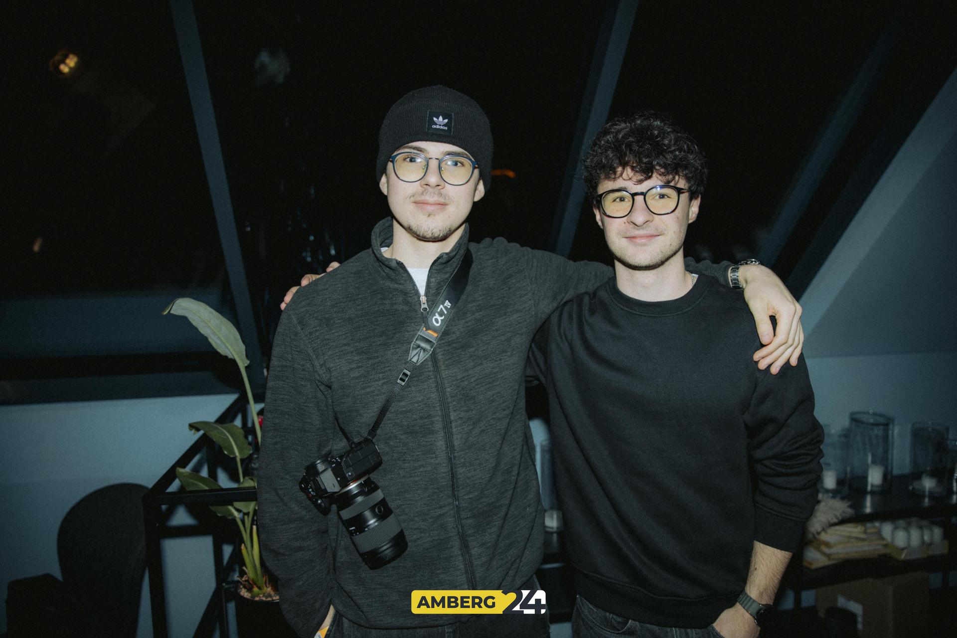 Die Fotoausstellung in der Skybar am Samstag. (Bild: Lolografie)