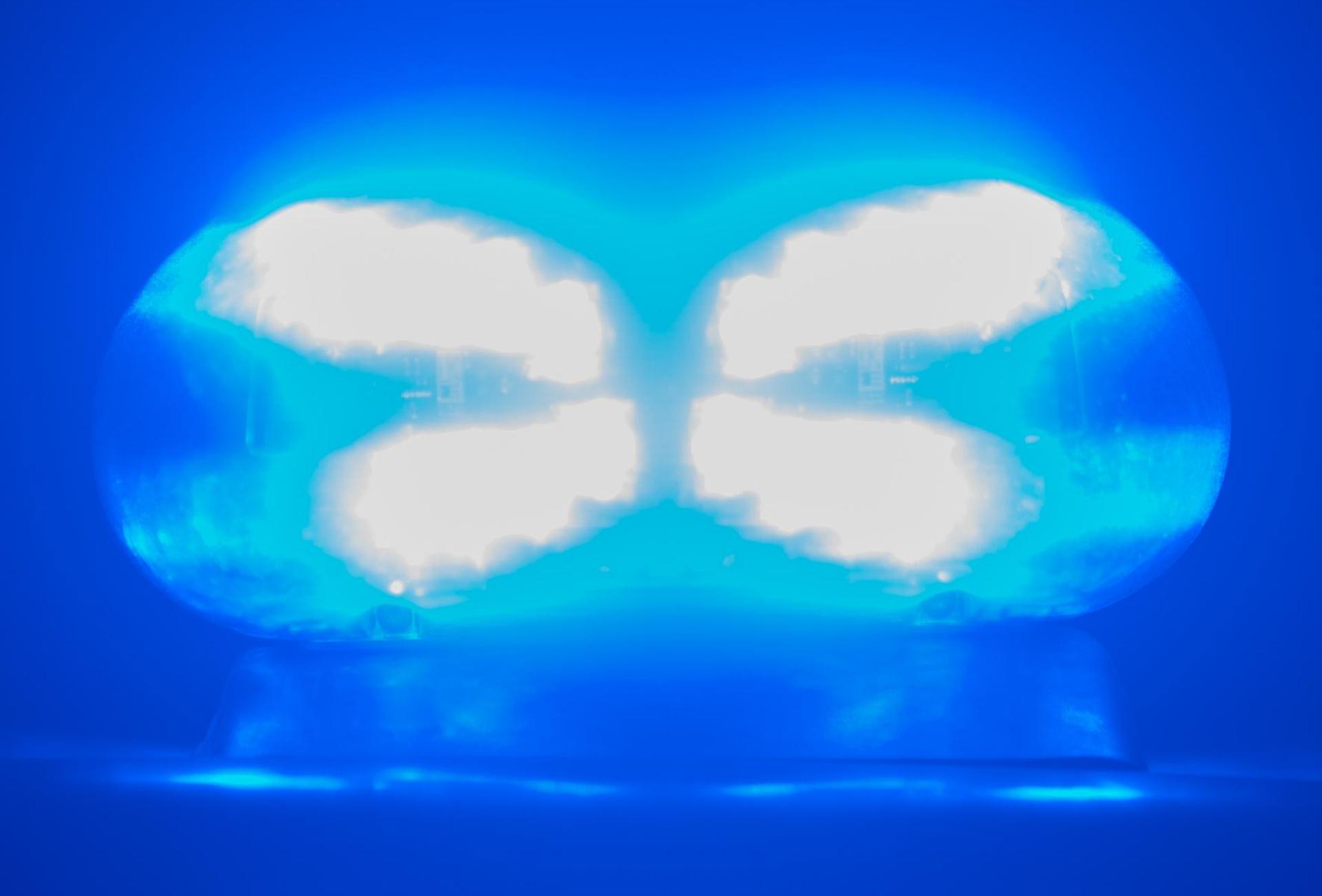 Ein Einbrecher scheiterte in Altmannshof beim Versuch, ein Fenster aufzuhebeln. Die Polizei sucht Zeugen. (Symbolbild: Robert Michael/dpa)