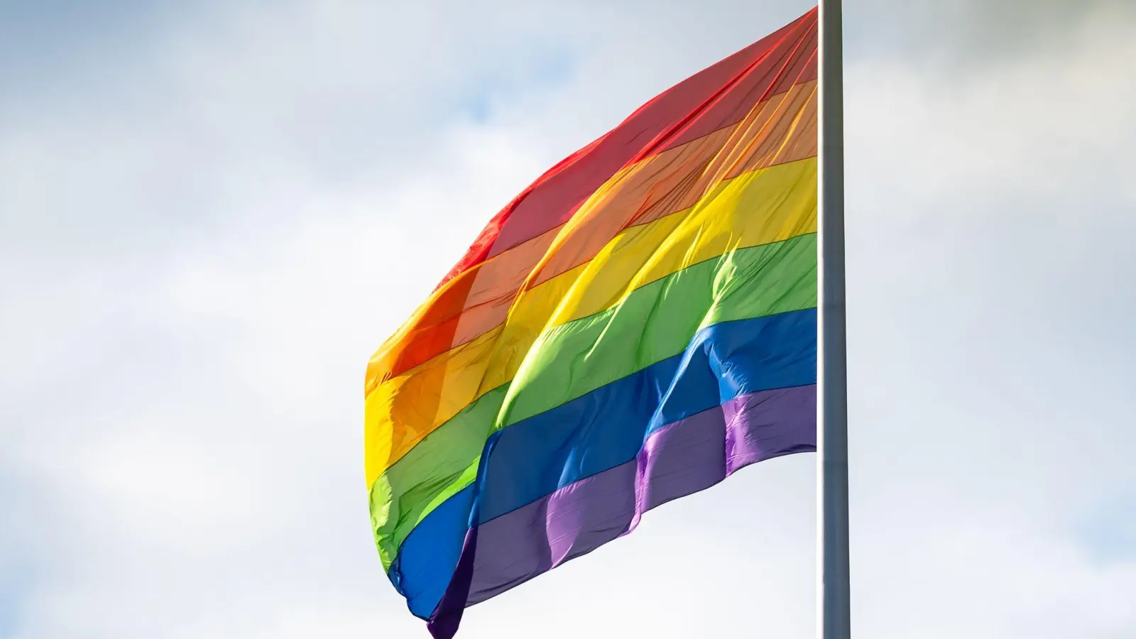 Der CSD in Regensburg wird anders stattfinden als geplant. (Symbolbild) (Bild: Christophe Gateau/dpa)