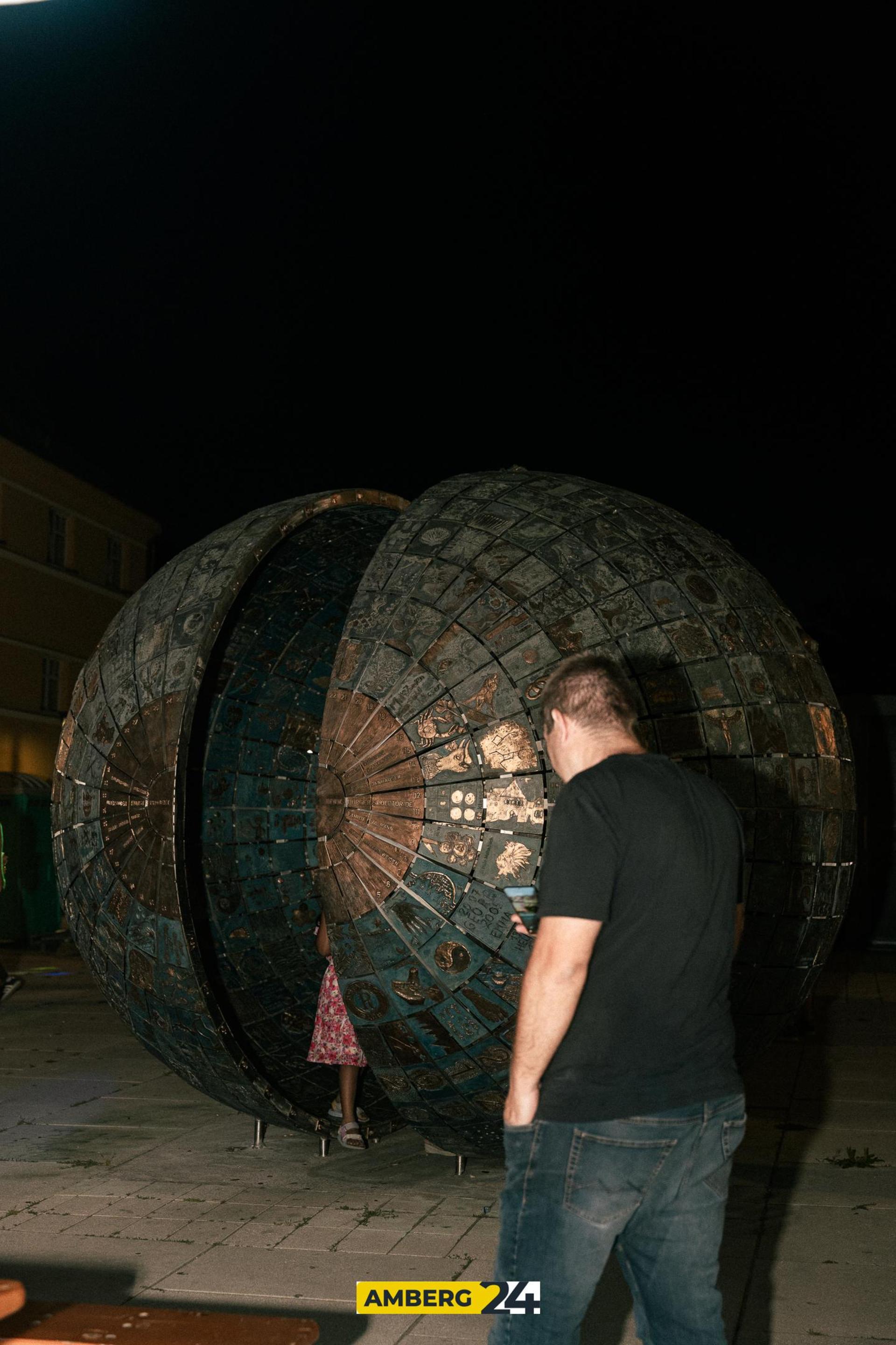 Auf dem Multifunktionsplatz war am Altstadtfest-Samstagabend Party mit DJ Juize angesagt. (Bild: David Mueller)