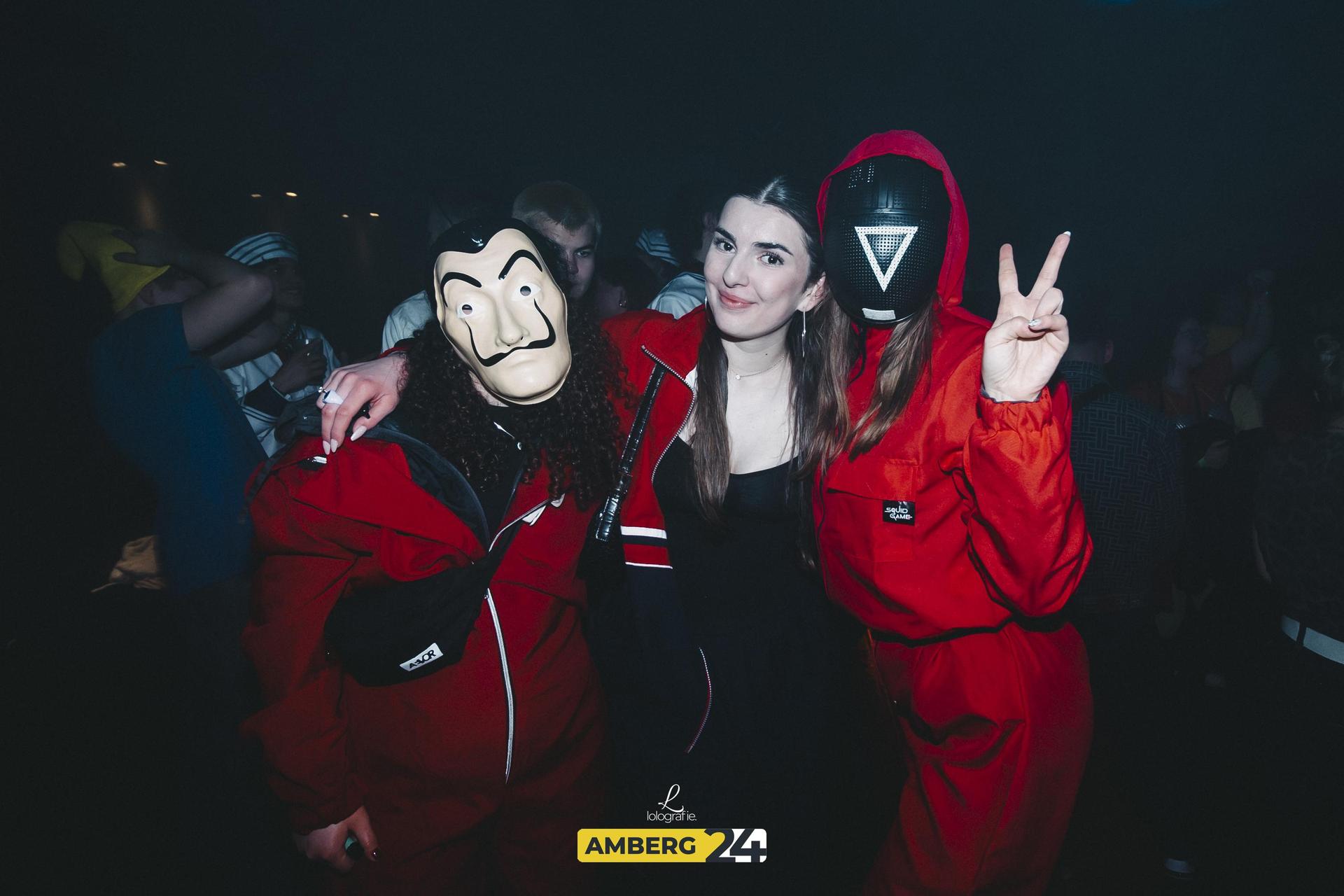 Im Trio wurde während der Hexennacht gefeiert. Viel Spaß mit den Fotos. (Bild: Leonie Hartung)