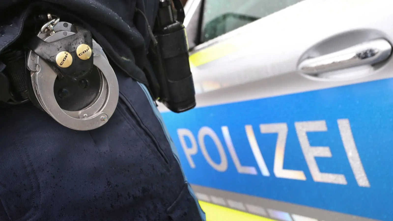Die Polizei ermittelt nach einem mutmaßlichen versuchten Tötungsdelikt in Nürnberg gegen einen 34-Jährigen. (Symbolbild: Karl-Josef Hildenbrand/dpa)