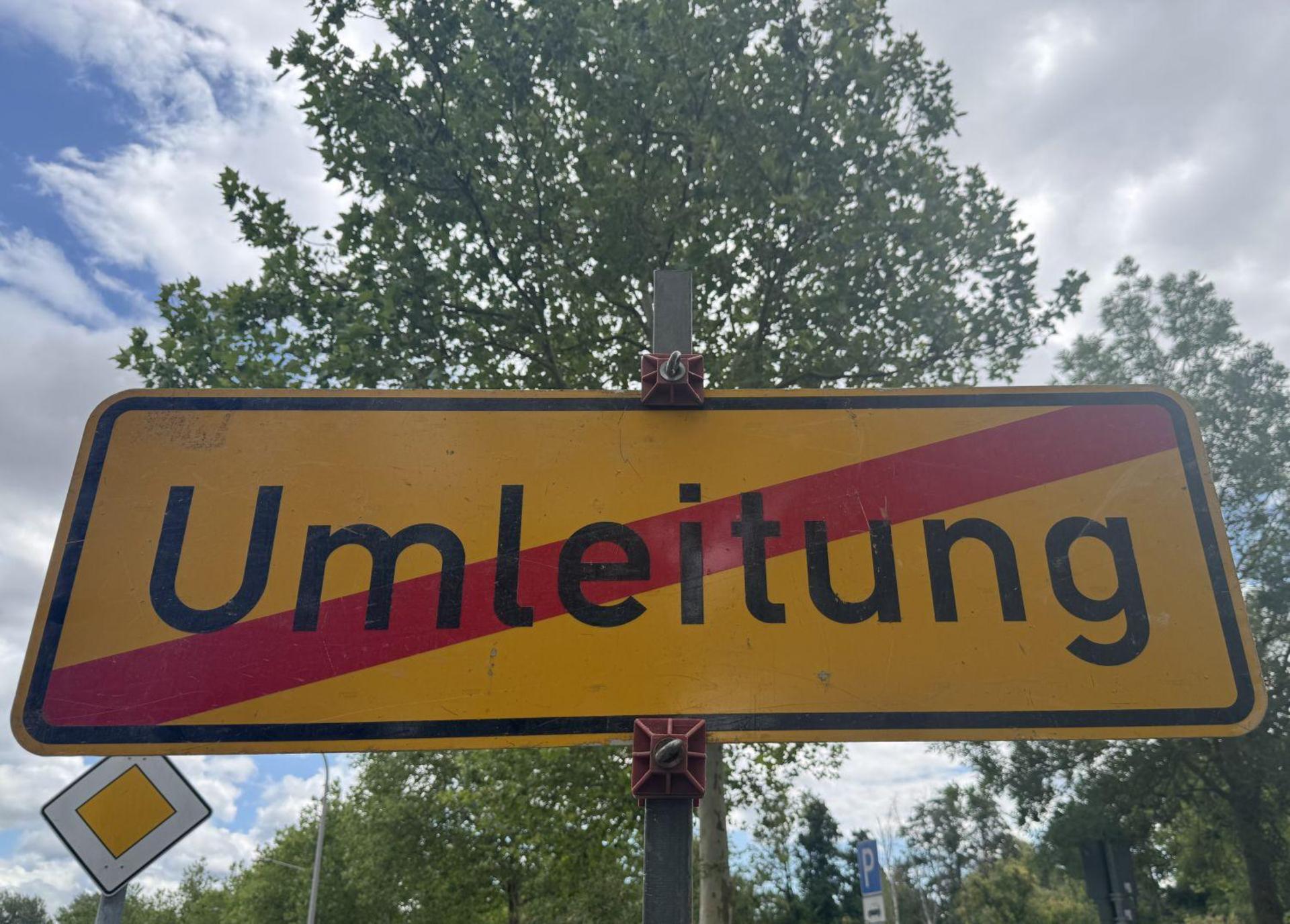 Weil Straßen in Sulzbach-Rosenberg gesperrt werden, gibt es für die Buslinie 421 Ersatzhaltestellen.  (Symbolbild: Heike Unger)