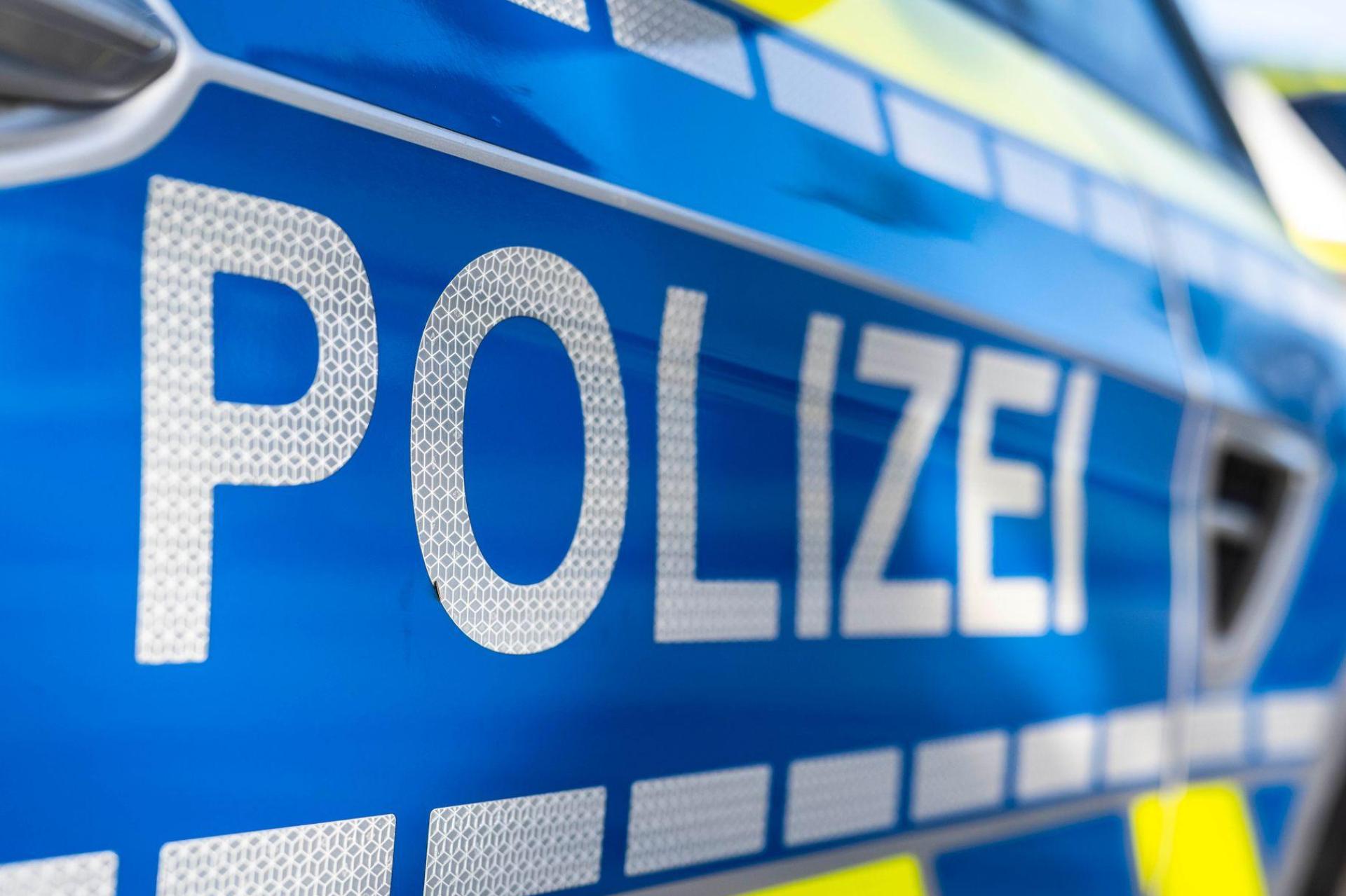 Ein 37-jähriger wurde nach einer heftigen Auseinandersetzung in Maxhütte-Haidhof festgenommen.  (Bild: David Inderlied/dpa)