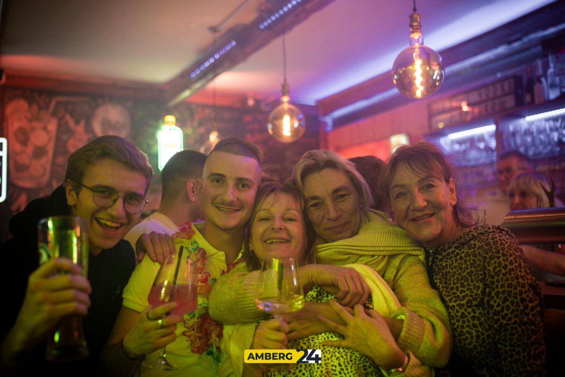 Die Bilder vom Karaoke im Herzog. (Bild: Julia Bär)