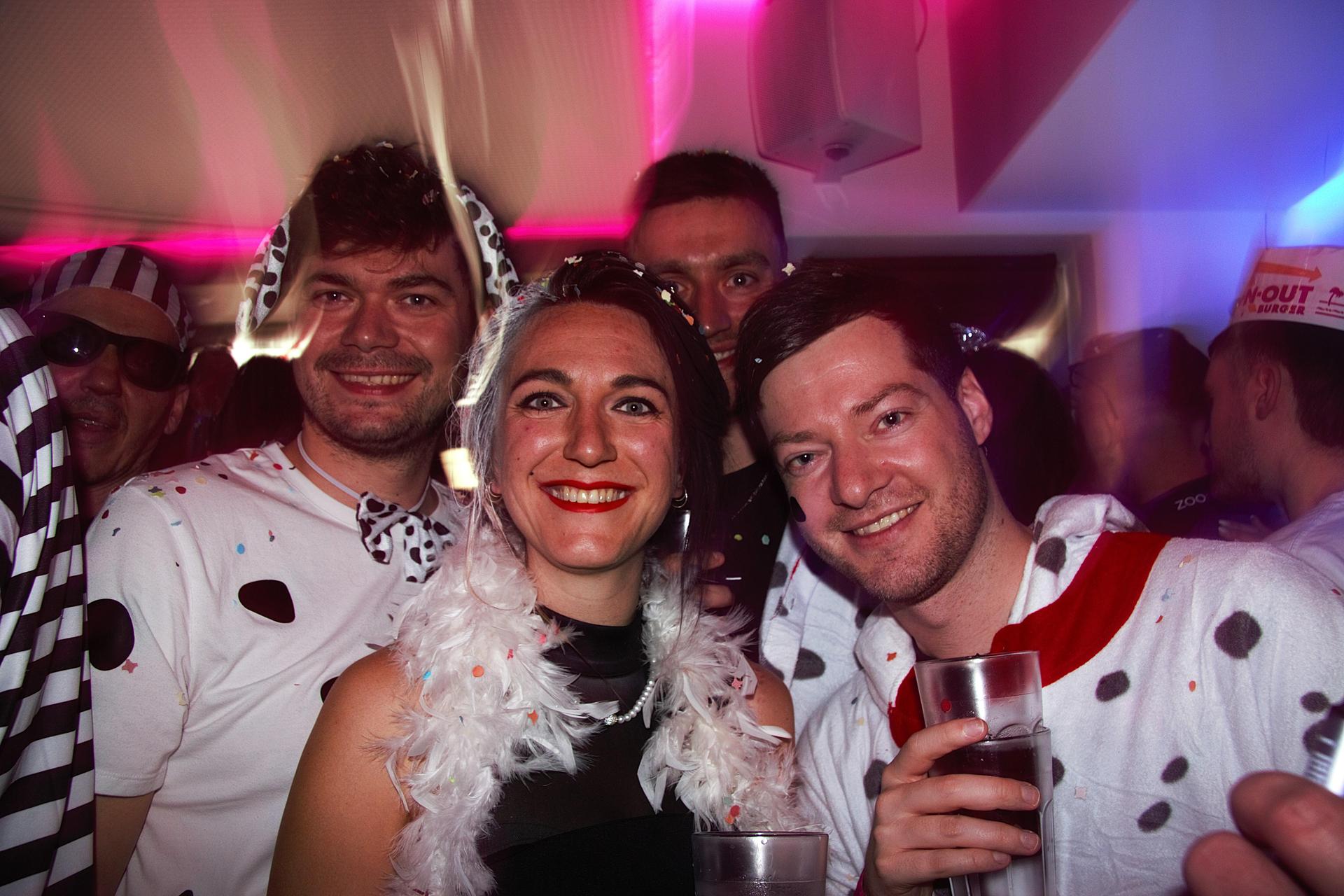 Zur Konfettiparty im Colomba war ordentlich Faschingslaune angesagt. (Bild: Marlin Nixdorf)